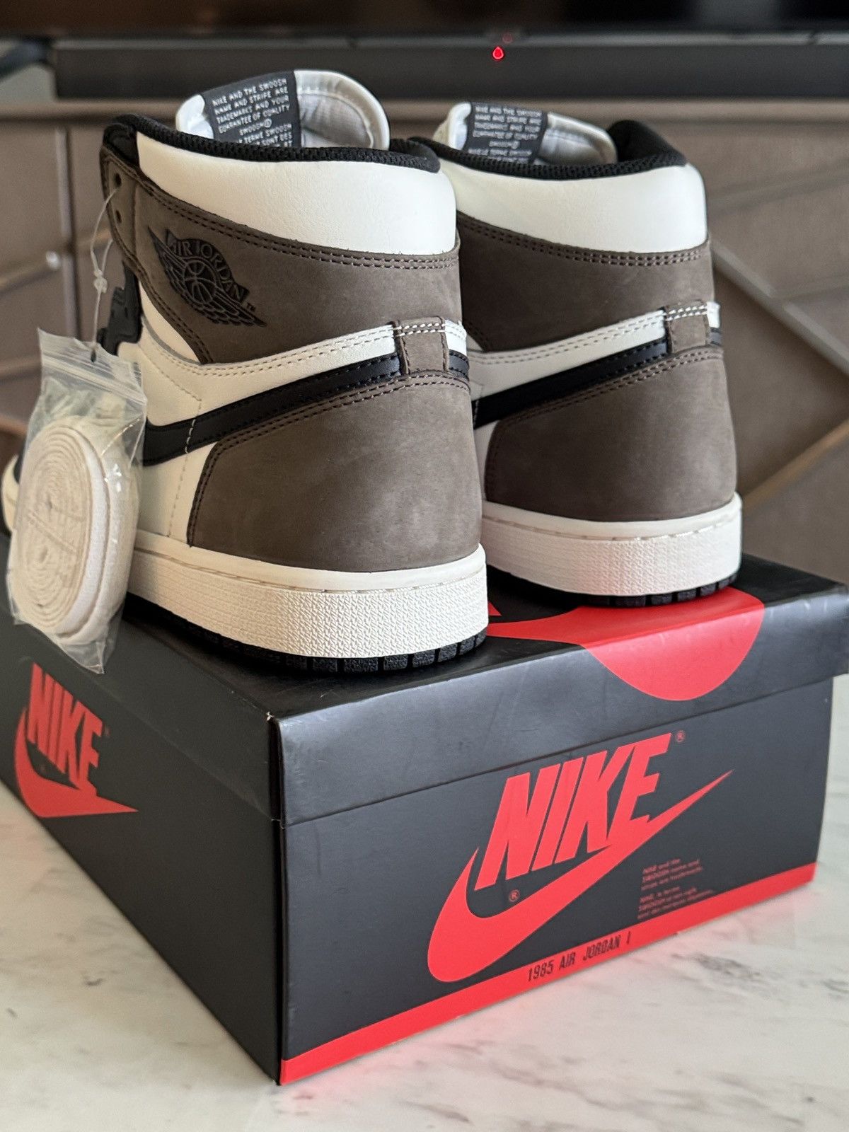 Jordan Brand Air Jordan 1 Retro “ Dark Mocha “ Size US 8.5 / EU 41-42 - 8 Thumbnail