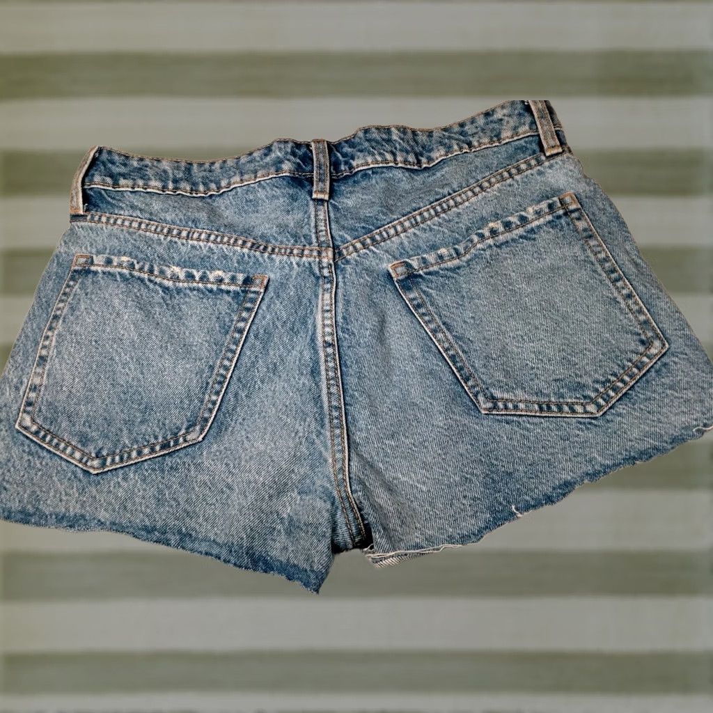 Old Navy VINTAGE Old Navy Jeans Shorts Women 10 OG Straight Light Wash Denim Distressed Button Fly Casual Denim Shorts 10 Blue Womens Size 32" / US 10 / IT 46 - 1 Thumbnail