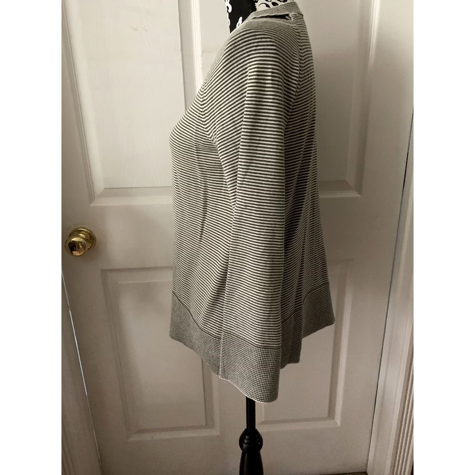 Loft Loft Blouse Shirt Knit Flared Sleeve Cutout Neck Multicolor Striped S Womens Travel Office Work SZ S Size S / US 4 / IT 40 - 4 Thumbnail