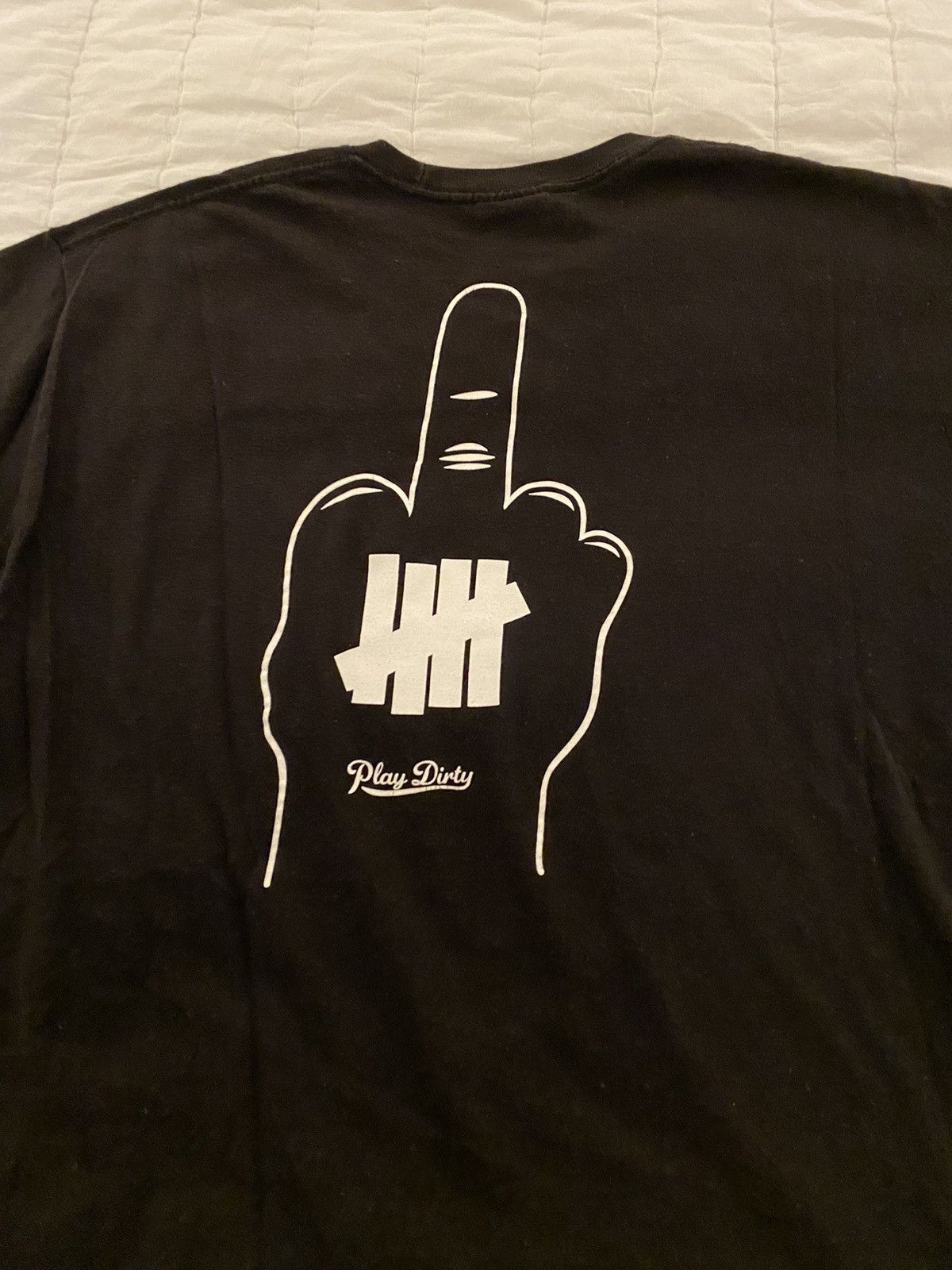 Undefeated Undefeated Middle Finger Play Dirty T-shirt Large Size US L / EU 52-54 / 3 - 12 Thumbnail