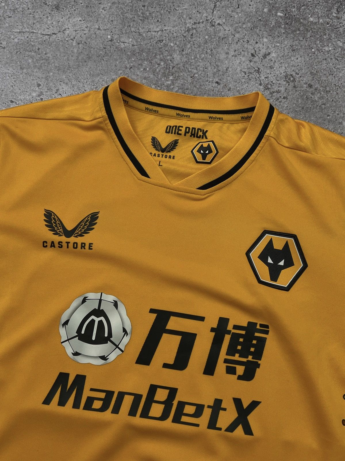 Castore Wolverhampton Wanderers 2021/22 Castore Football Jersey Size US L / EU 52-54 / 3 - 2 Thumbnail