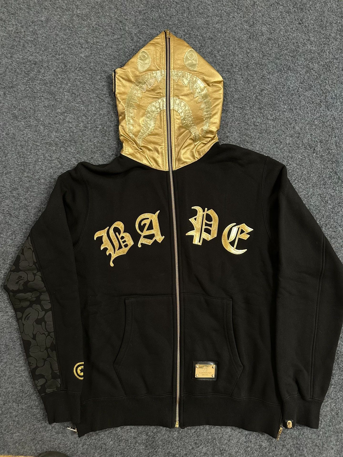 Bape Bape Black-gold Shark Sweatshirt Size US L / EU 52-54 / 3 - 1 Thumbnail