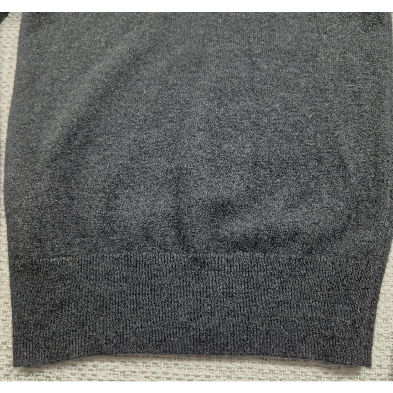 Vintage Sutton Studio Sweater Womens Small 100% Cashmere V-Neck Black Pullover Knit Tight-Knit Raglan Sleeve Casual Size S / US 4 / IT 40 - 7 Thumbnail