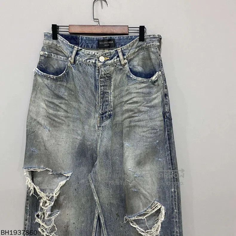 Balenciaga Balenciaga 23FW Distressed Denim Jeans. Size US 26 / EU 42 - 1 Thumbnail