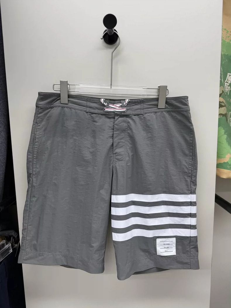 Thom Browne Thom Browne size2 Gray sand shorts with drawstrings Size US 27 - 1 Thumbnail