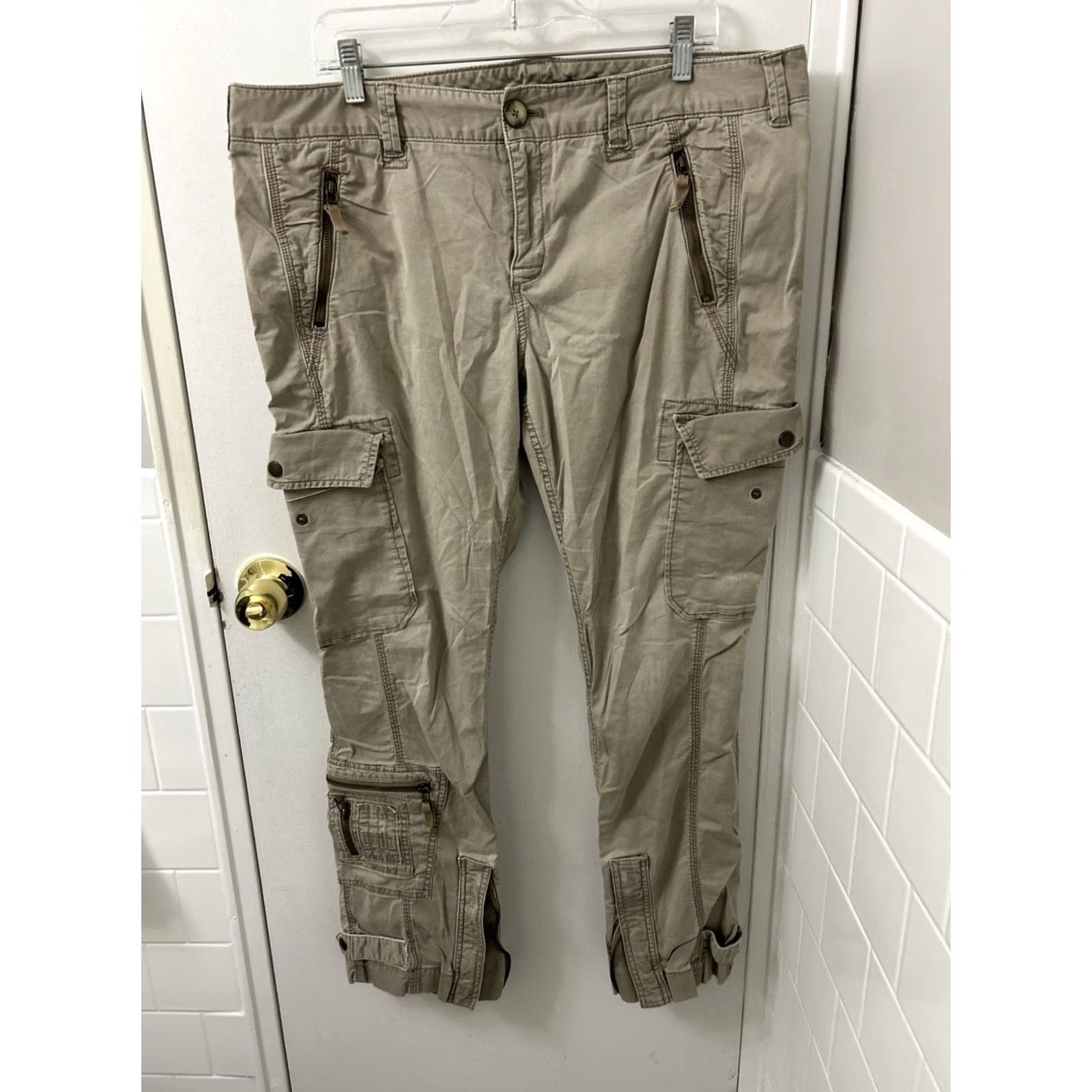 Eddie Bauer Eddie Bauer Cargo Pants Womens 18 Tan Beige Zip Pockets Tapered Regular 30in 40in Inseam Cargo Trousers Elastic Ankle Zip Govt Size 40" / US 18 - 2 Thumbnail