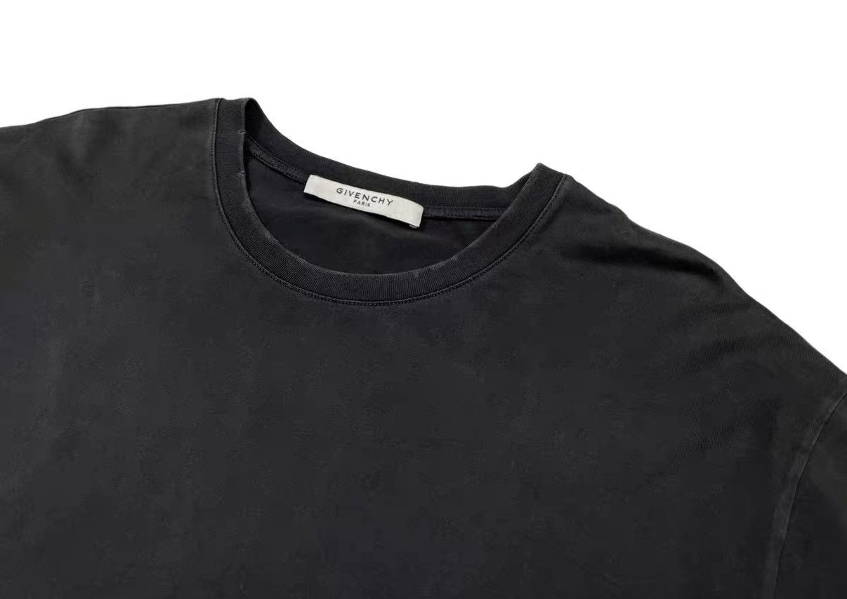 Givenchy Givenchy Distressed Logo Short Sleeve J31 Size US L / EU 52-54 / 3 - 2 Thumbnail