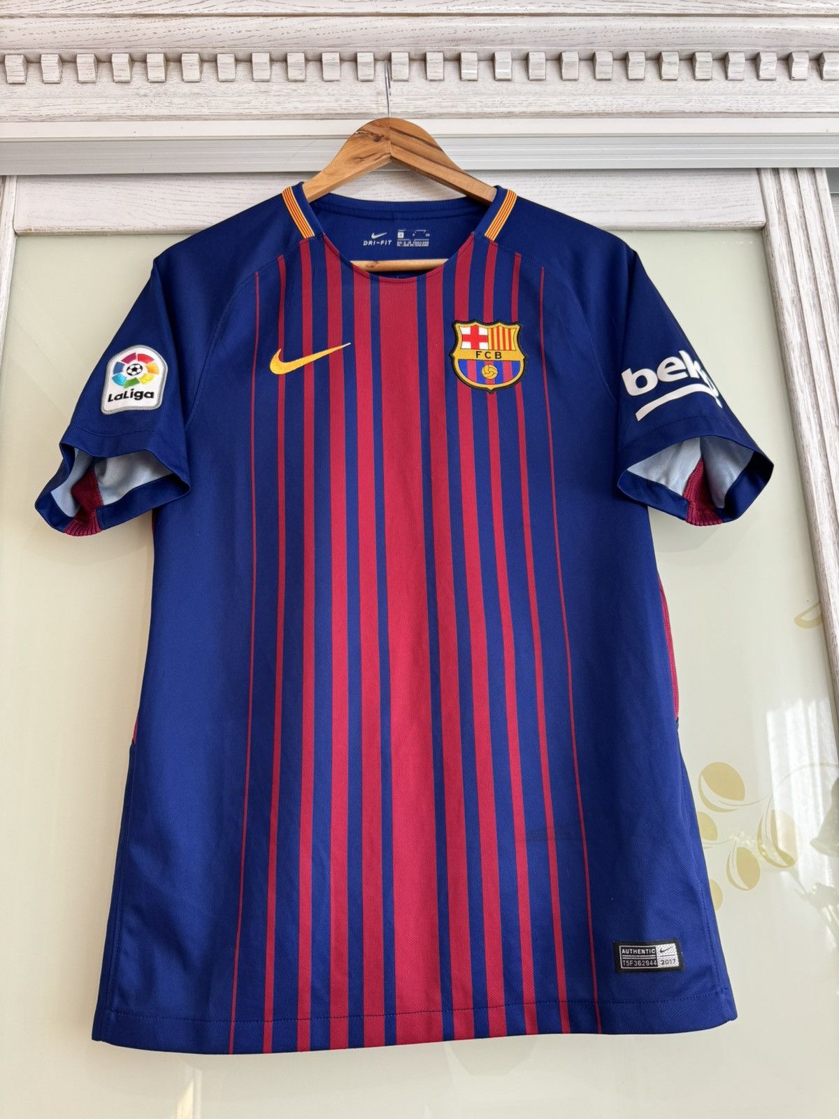 Nike Barcelona 2017-2018 Home Soccer Jersey Football Kit Shirt Size US S / EU 44-46 / 1 - 5 Thumbnail
