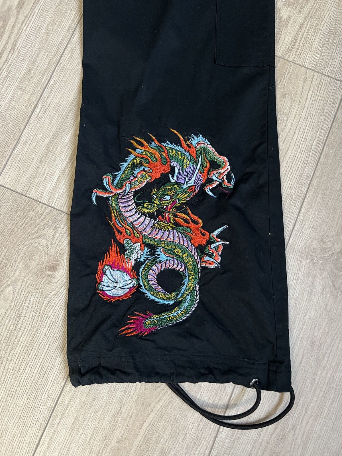 Ed Hardy VINTAGE Y2K ED HARDY CARGO AMAZING DRAGON PANTS Size 32" / US 10 / IT 46 - 4 Thumbnail