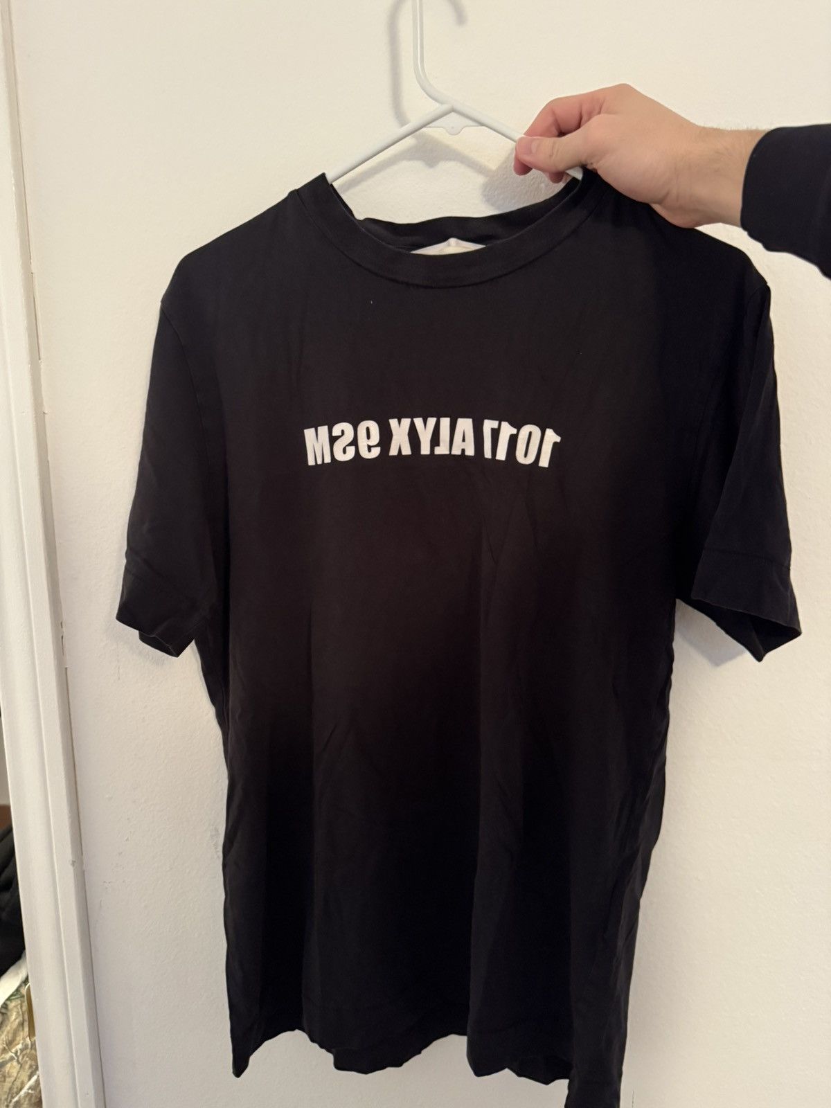 1017 ALYX 9SM 1017 ALYX 9SM Men's Logo T-Shirt in Black Size US M / EU 48-50 / 2 - 1 Thumbnail
