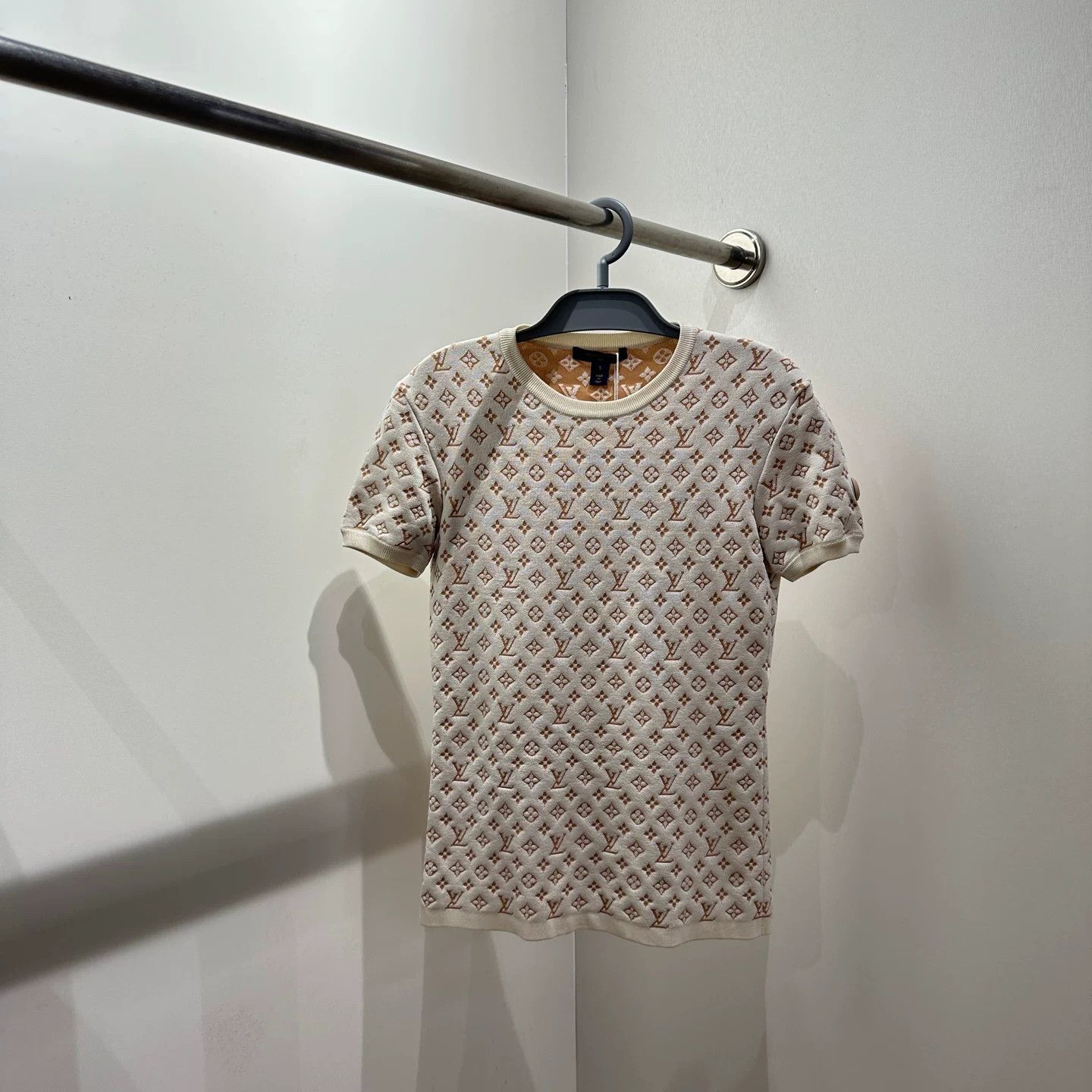 Louis Vuitton Louis Vuitton T-Shirt S Women Size S / US 4 / IT 40 - 1 Thumbnail