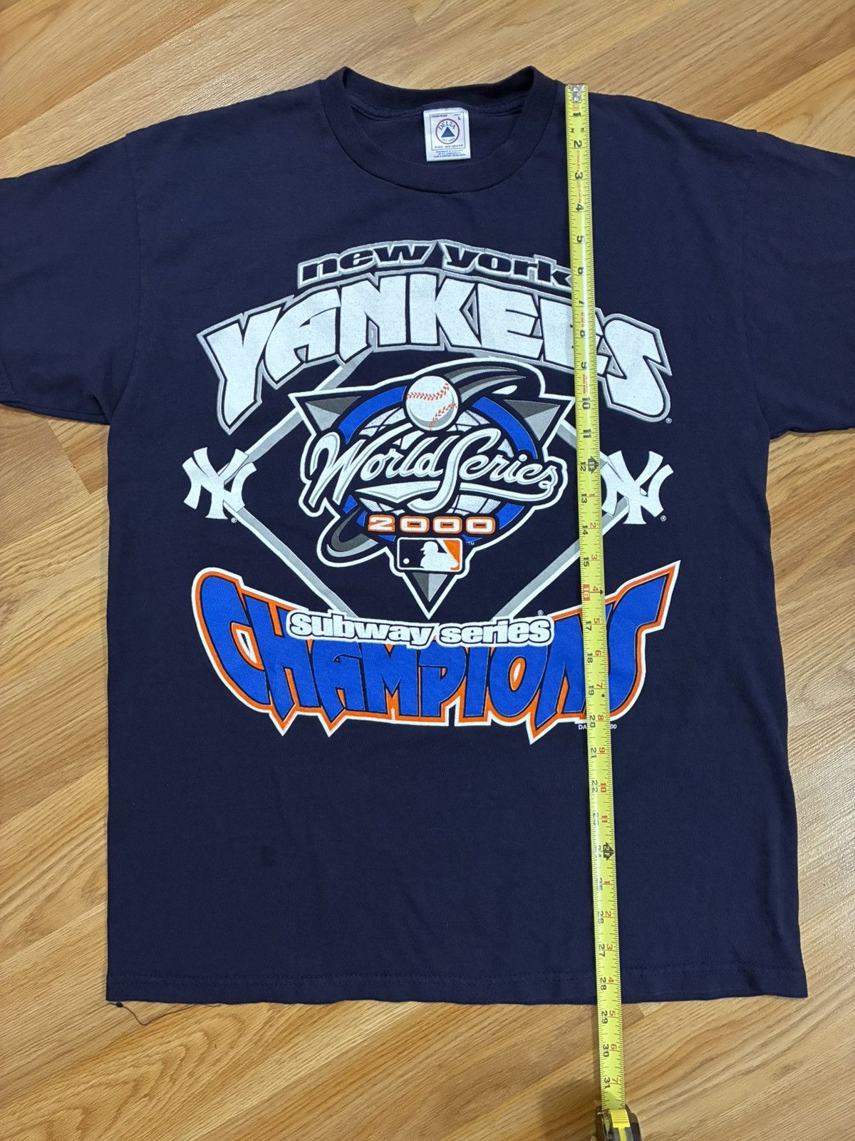 Delta MLB New York Yankees Subway Series Champions 2000 Short Y2K Size US L / EU 52-54 / 3 - 6 Thumbnail
