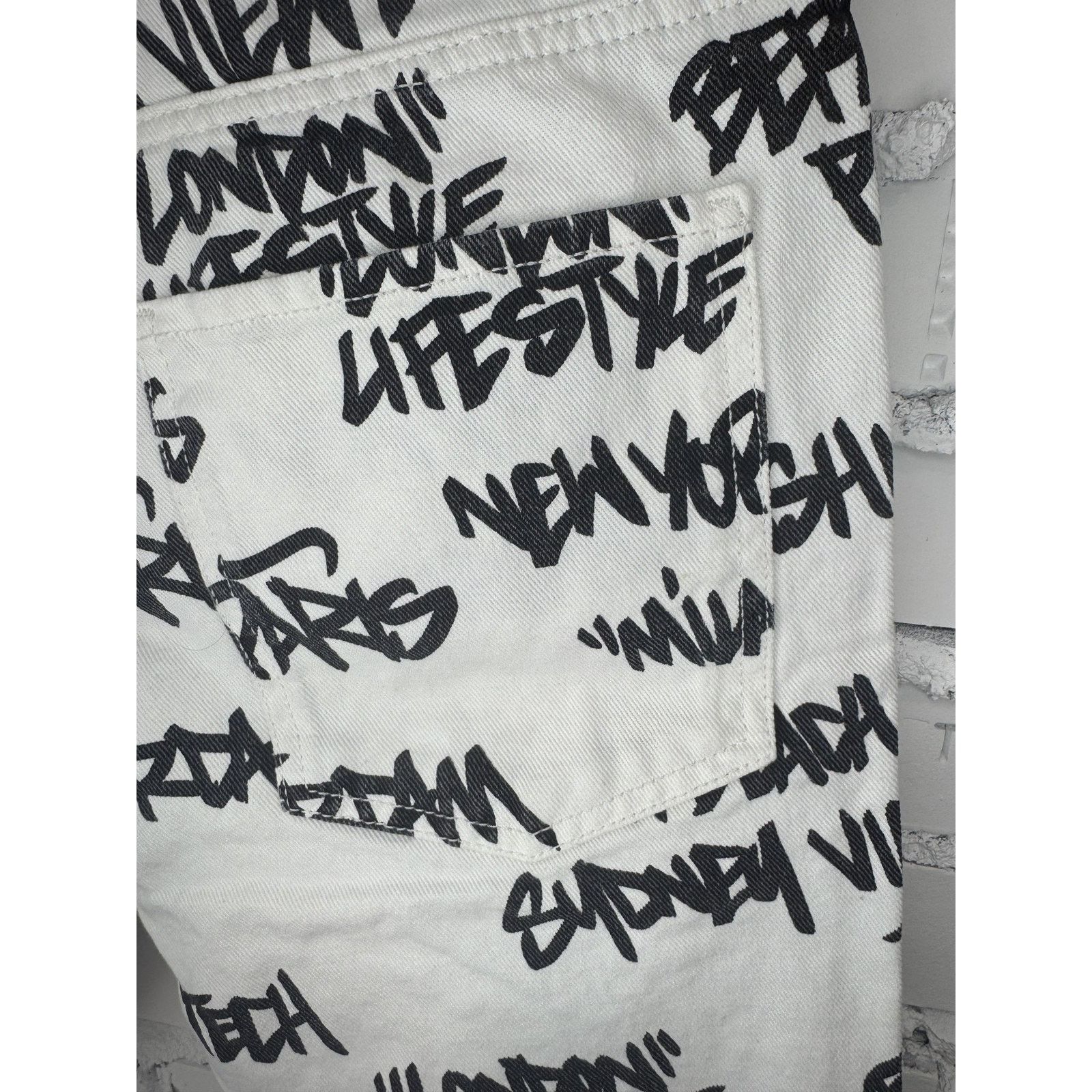 Bershka Bershka Shorts Mens Graffiti Print Urban Street Distressed Size US 29 - 3 Thumbnail