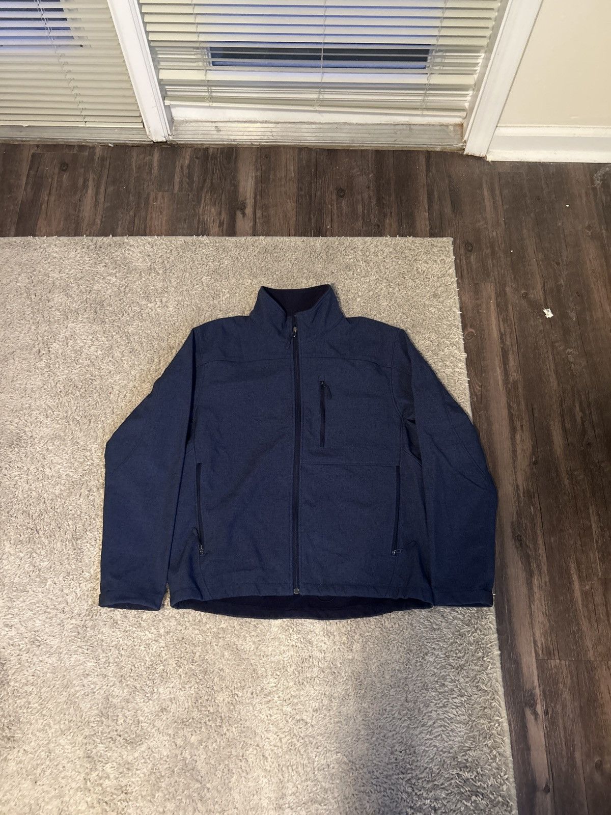 Kirkland Signature Collared light rain jacket. Size US L / EU 52-54 / 3 - 1 Thumbnail