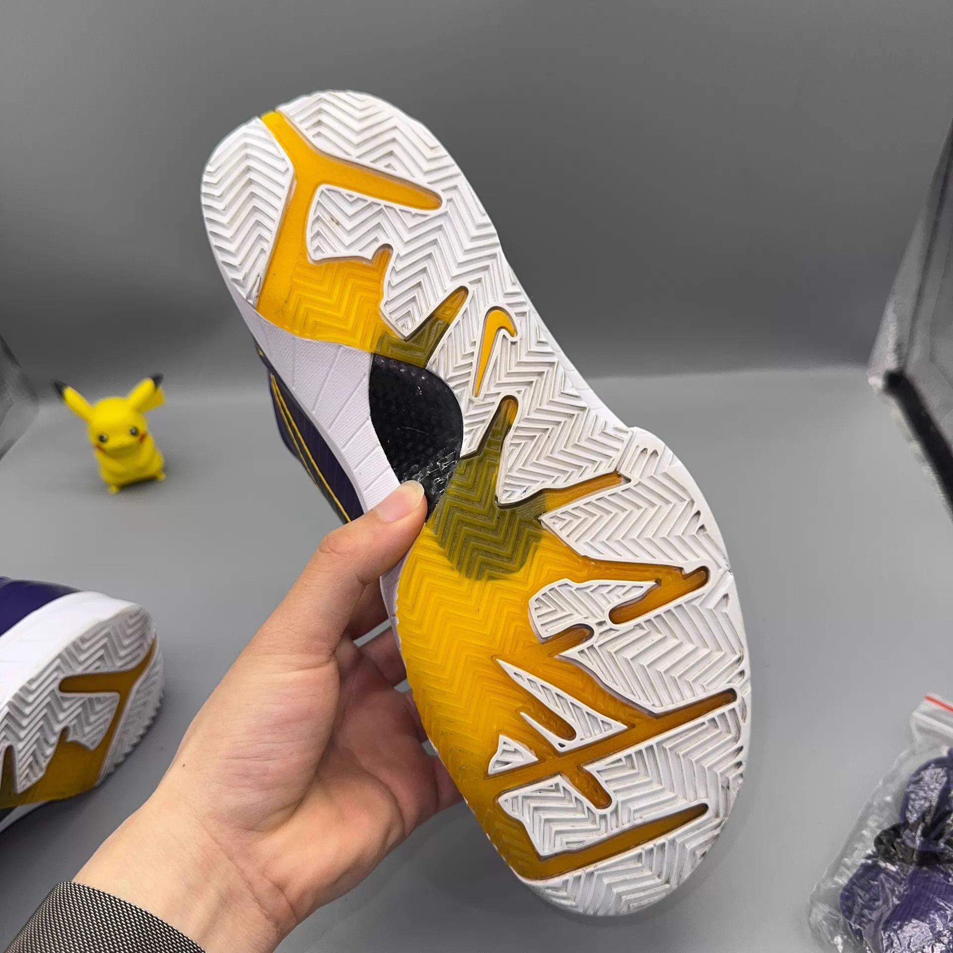 Nike Nike Kobe 4 Protro Lakers Purple Gold CQ3869-500 Size US 9.5 / EU 42-43 - 8 Thumbnail