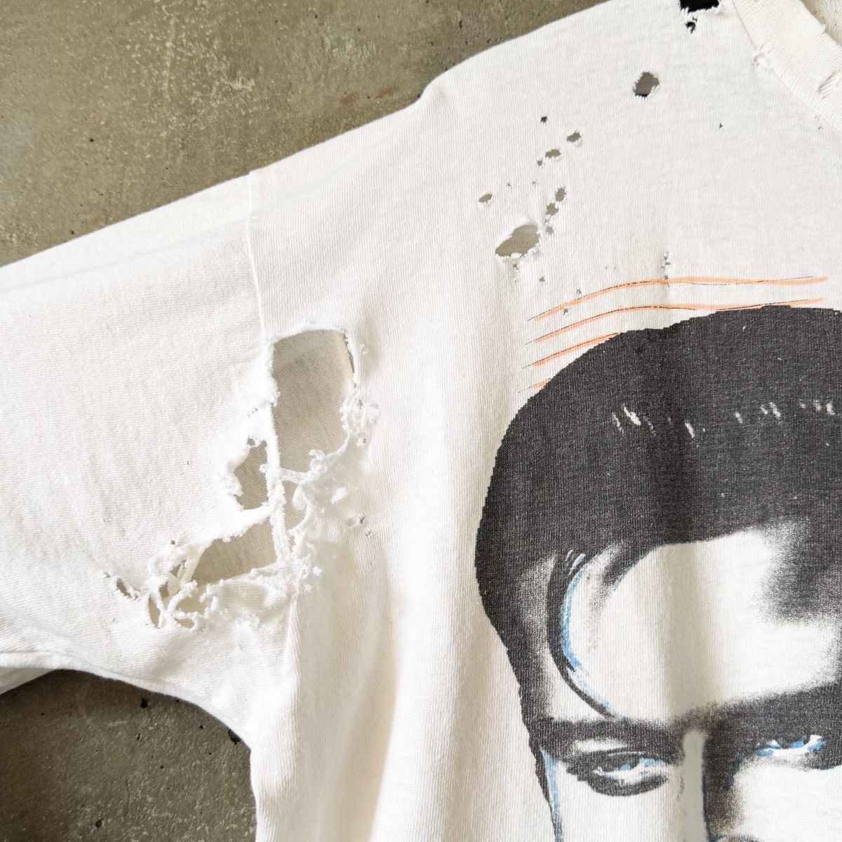 Vintage THRASHED Vintage 90s Elvis T-Shirt Size US XL / EU 56 / 4 - 6 Thumbnail