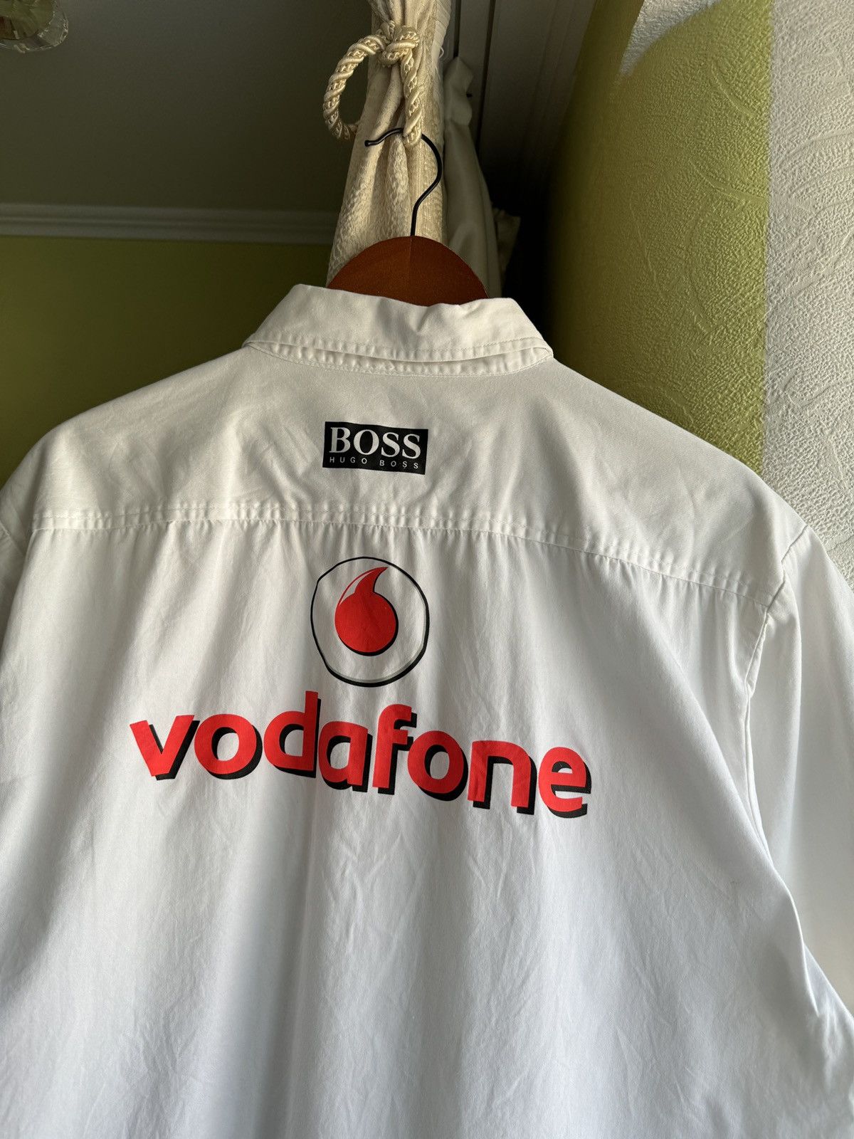 Japanese Brand Vintage McLaren Vodafone Hugo boss Racing Shirt Size US L / EU 52-54 / 3 - 11 Thumbnail