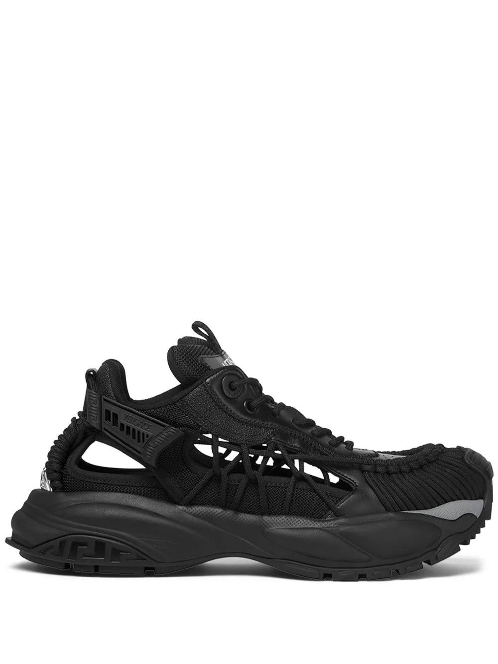 o1y0226 Low-Top Sneakers in Black