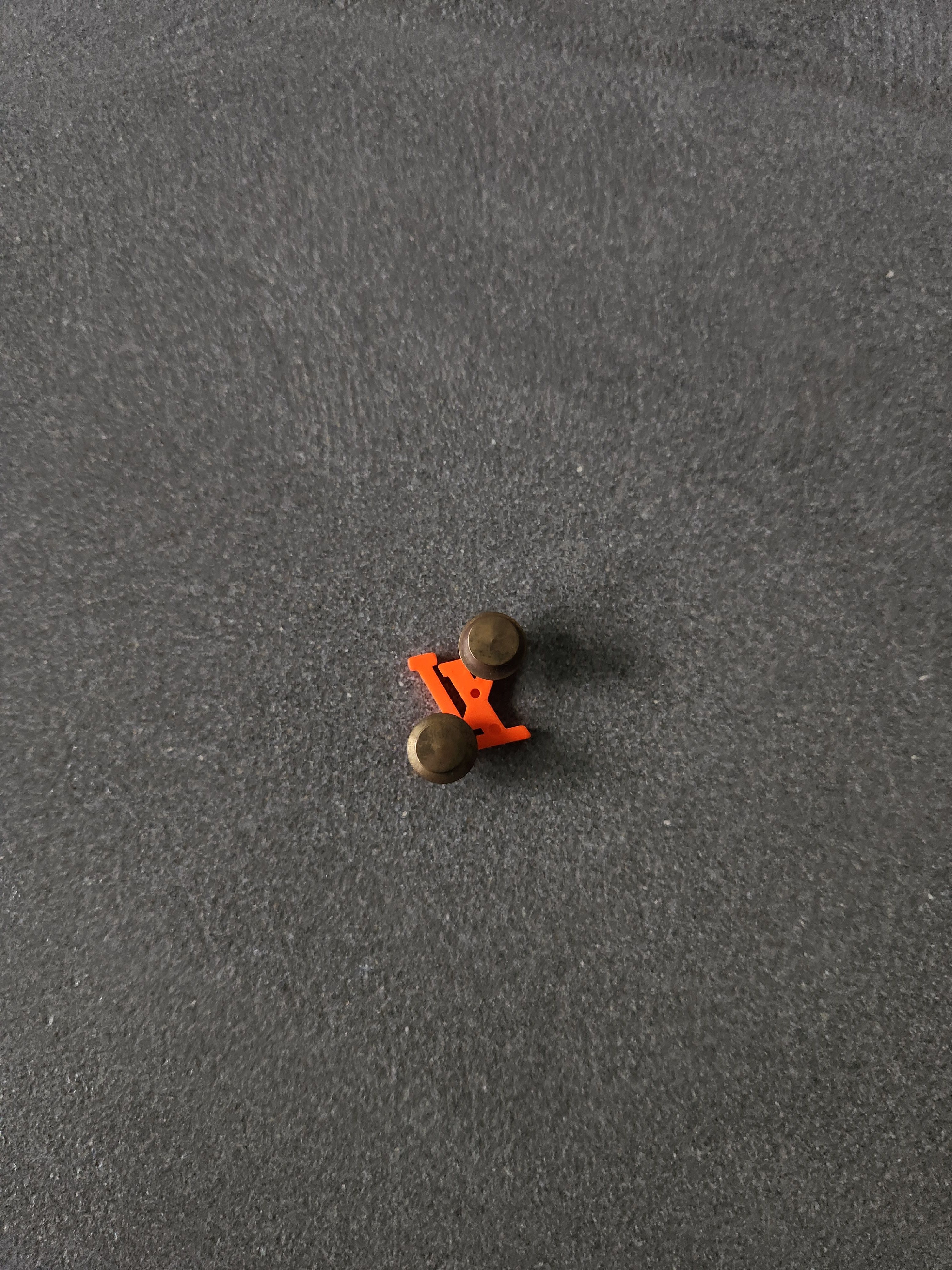 Louis Vuitton LV iconic orange staff pin ss19 colour Size ONE SIZE - 2 Thumbnail