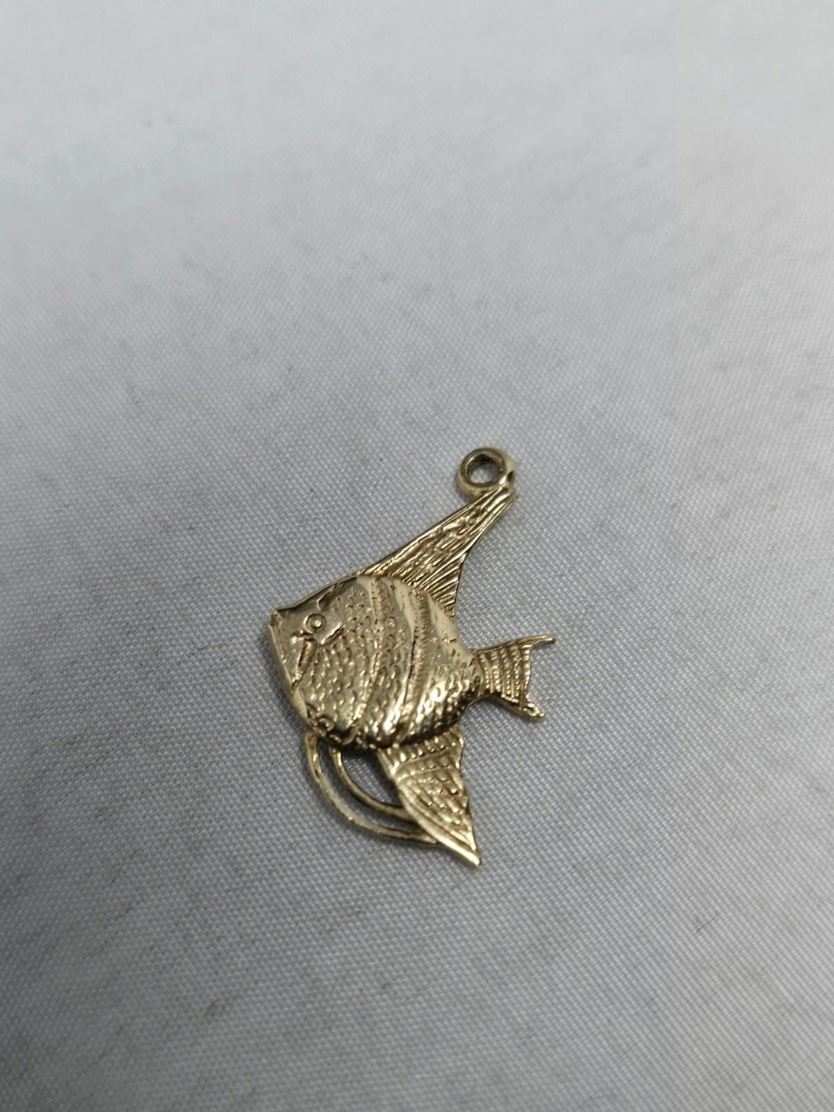The Unbranded Brand 14K Gold Angelfish Charm Pendant Vintage Style Size ONE SIZE - 2 Thumbnail