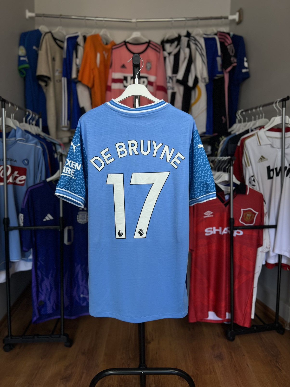 Puma Soccer Jersey Puma Manchester City 2022/23 De Bruyne #17 Size US L / EU 52-54 / 3 - 1 Thumbnail