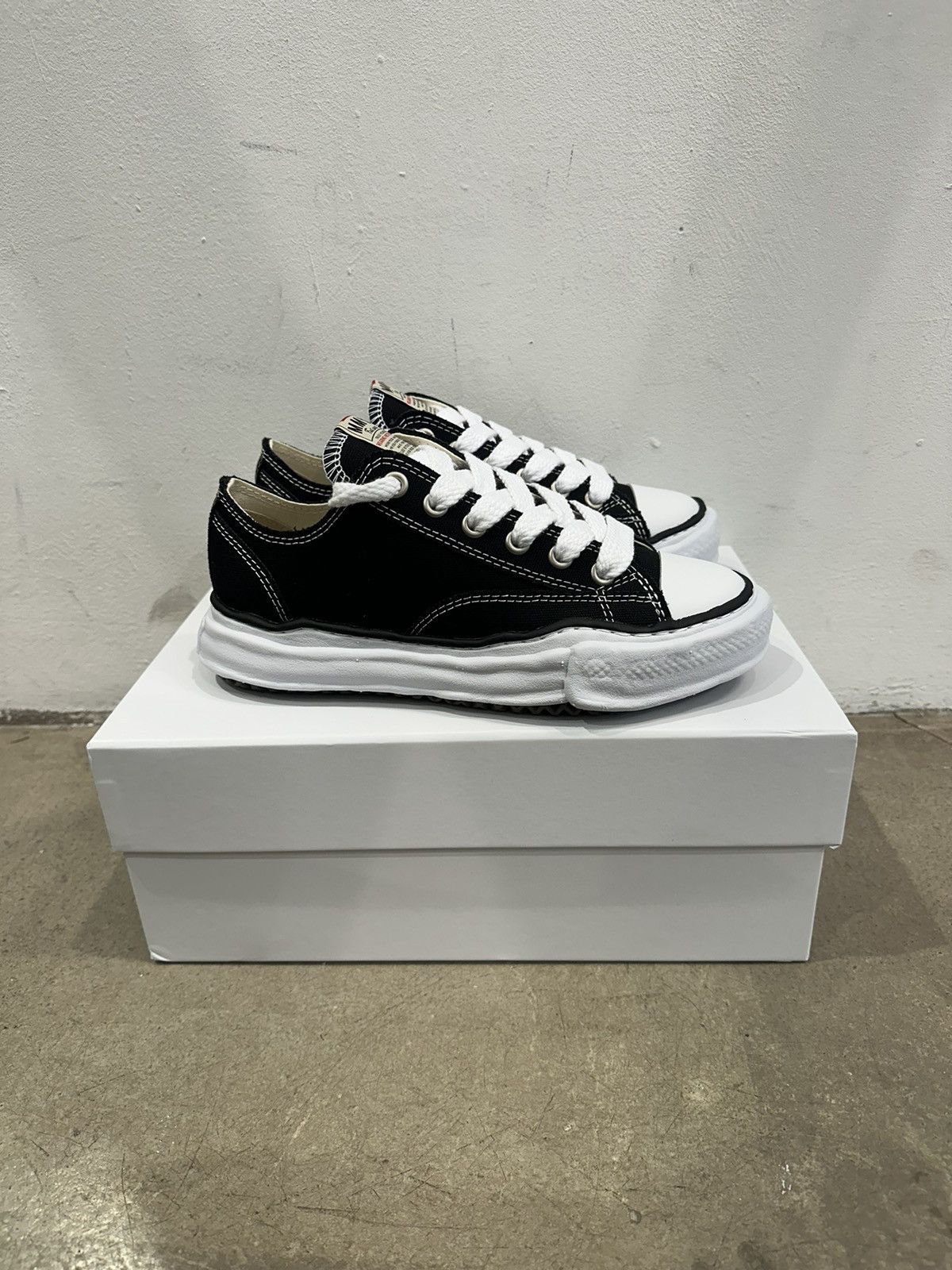 Maison MIHARA YASUHIRO MAISON MIHARA YASUHIRO - Peterson Low Black Sneakers Size US 6 / EU 39 - 1 Thumbnail