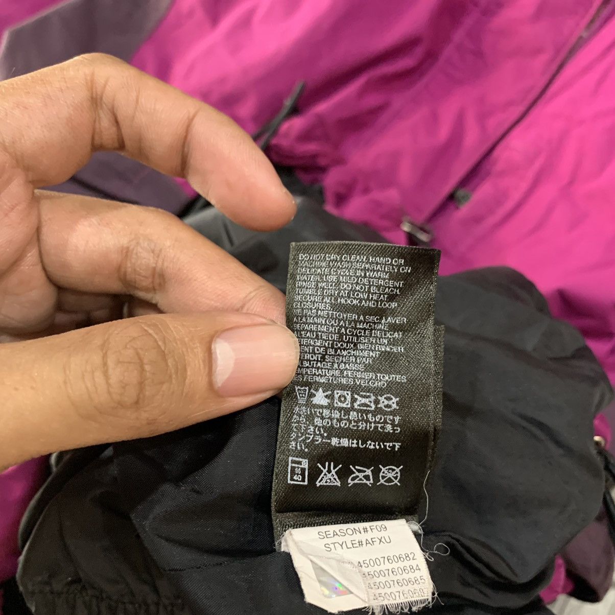 The North Face The North Face Jacket Nylon HyVent Size XL / US 12-14 / IT 48-50 - 21 Thumbnail