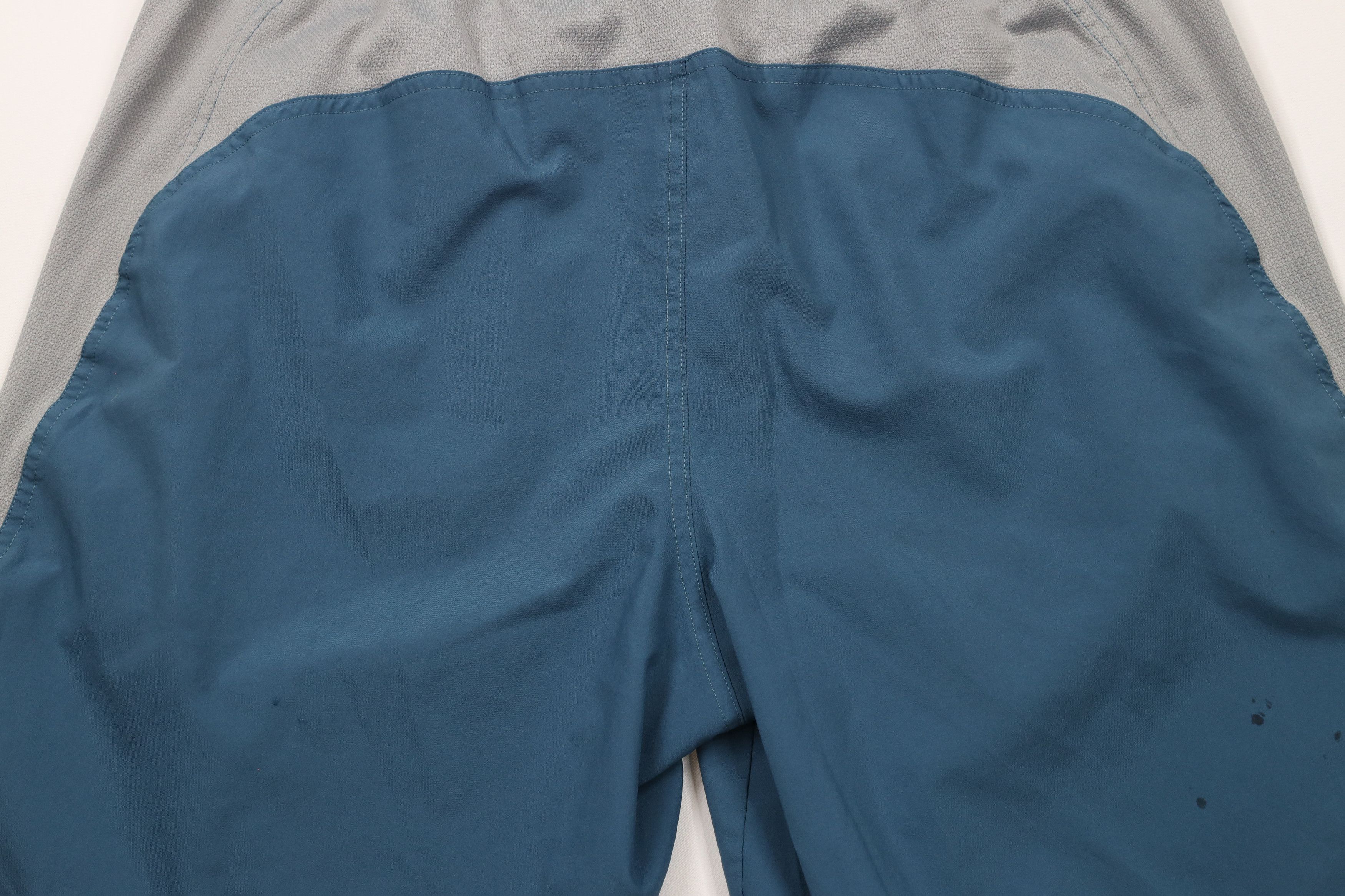 The North Face × Vintage Vintage Y2K The North Face Reflective Above Knee Shorts Size US 32 / EU 48 - 12 Thumbnail