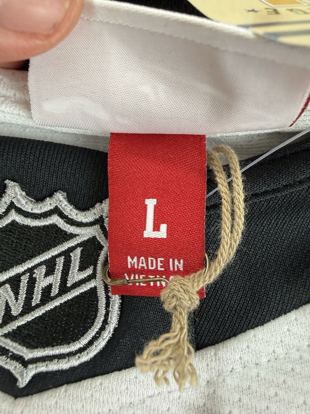Mitchell & Ness Mitchell & Ness NWT Men's Sz Large Austin Matthews 2019 NHL Size US L / EU 52-54 / 3 - 3 Thumbnail