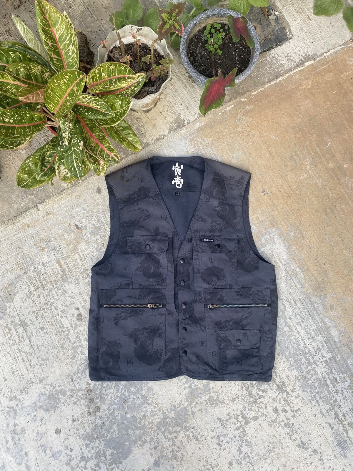 Japanese Brand Vintage Toraichi Tiger Printed Tech Vest Size US L / EU 52-54 / 3 - 1 Thumbnail