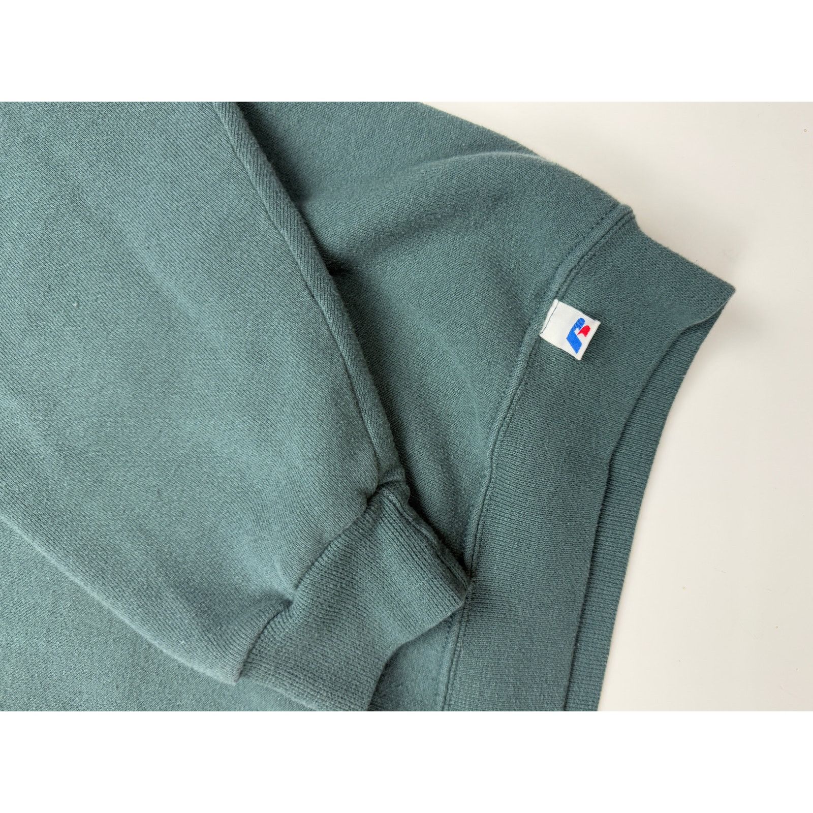 Vintage Russell Athletic Cropped Boxy Fit Blank Size L Muted Green Size US L / EU 52-54 / 3 - 4 Thumbnail