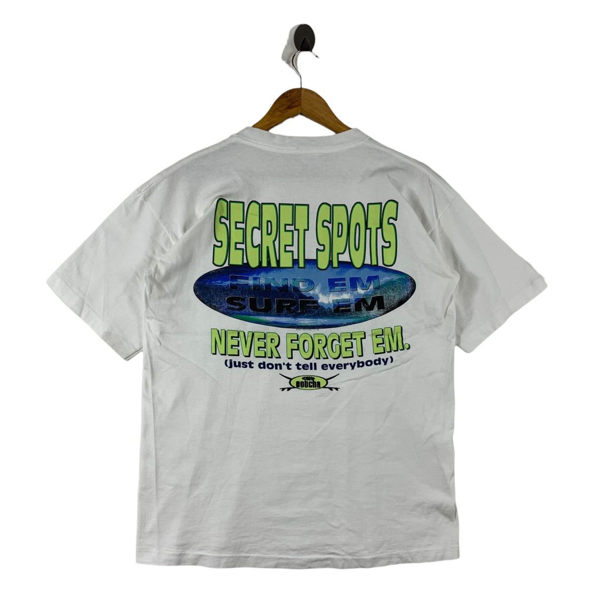 Vintage 90s GOTCHA big logo back hit spellout surfing tee