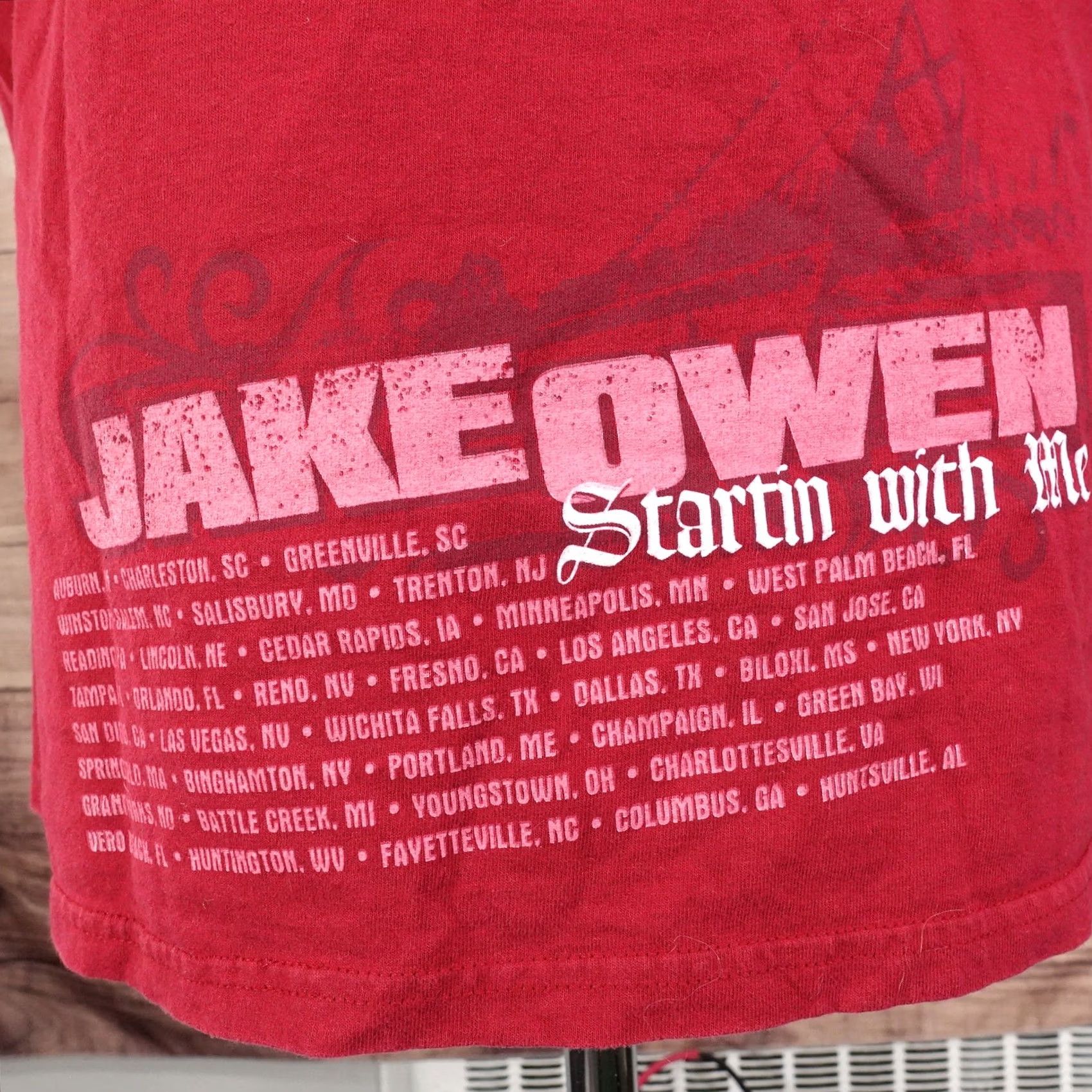 Gildan JAKE OWENS STARTIN WITH ME COUNTRY MUSIC TOUR TSHIRT XL RED UNISEX ADULT T-SHIRT COTTON CREW NECK SHORT SLEEVE GroW? Size US XL / EU 56 / 4 - 5 Thumbnail