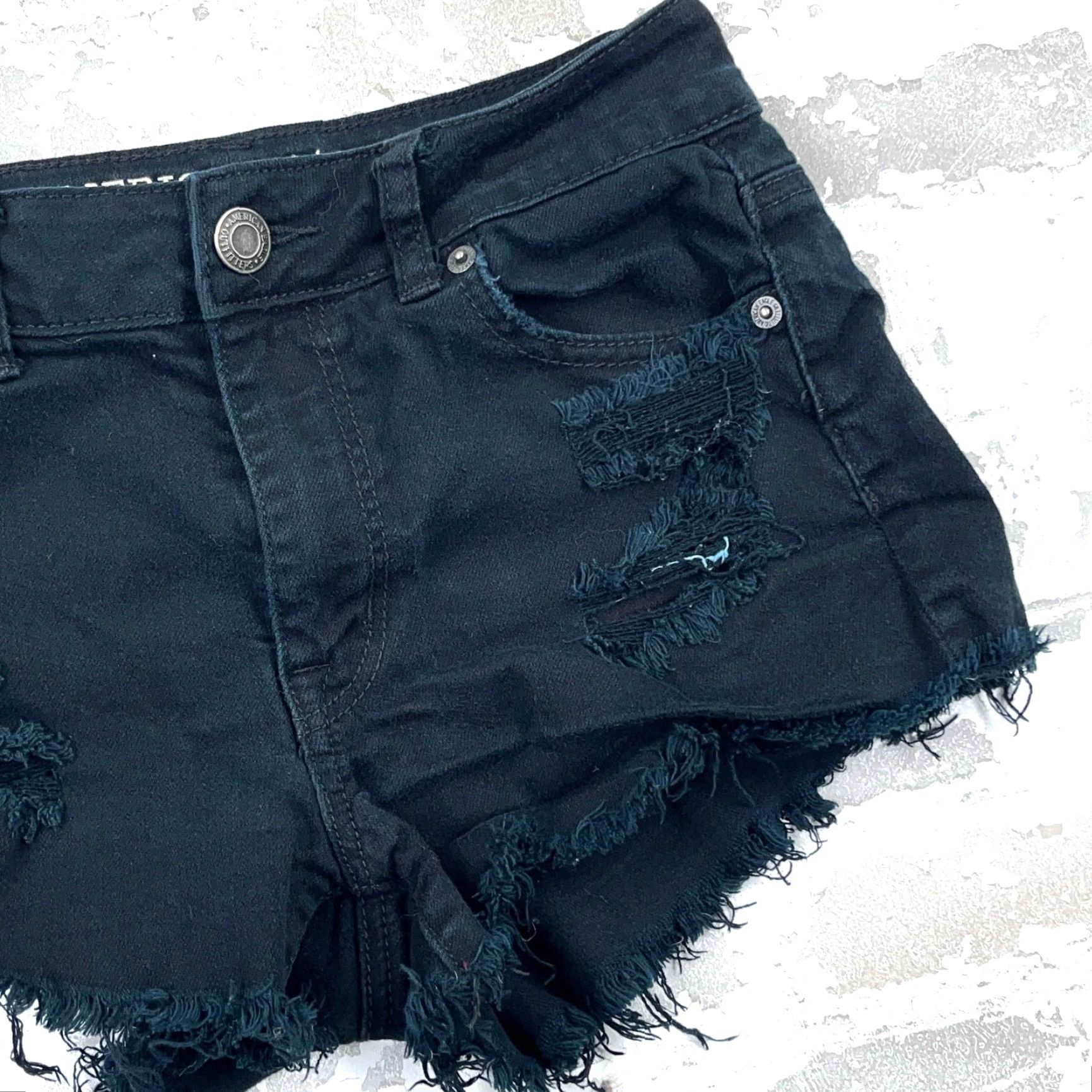 American Eagle Outfitters American Eagle Shorts Women 2 Cut Off Mid Rise Shortie Black Raw Frayed Hem Size 26" / US 2 / IT 38 - 6 Thumbnail