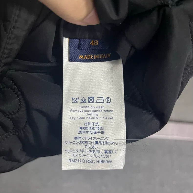 Louis Vuitton Louis Vuitton Black Solid Comfortable Lightweight Lined Tu Size US M / EU 48-50 / 2 - 3 Thumbnail