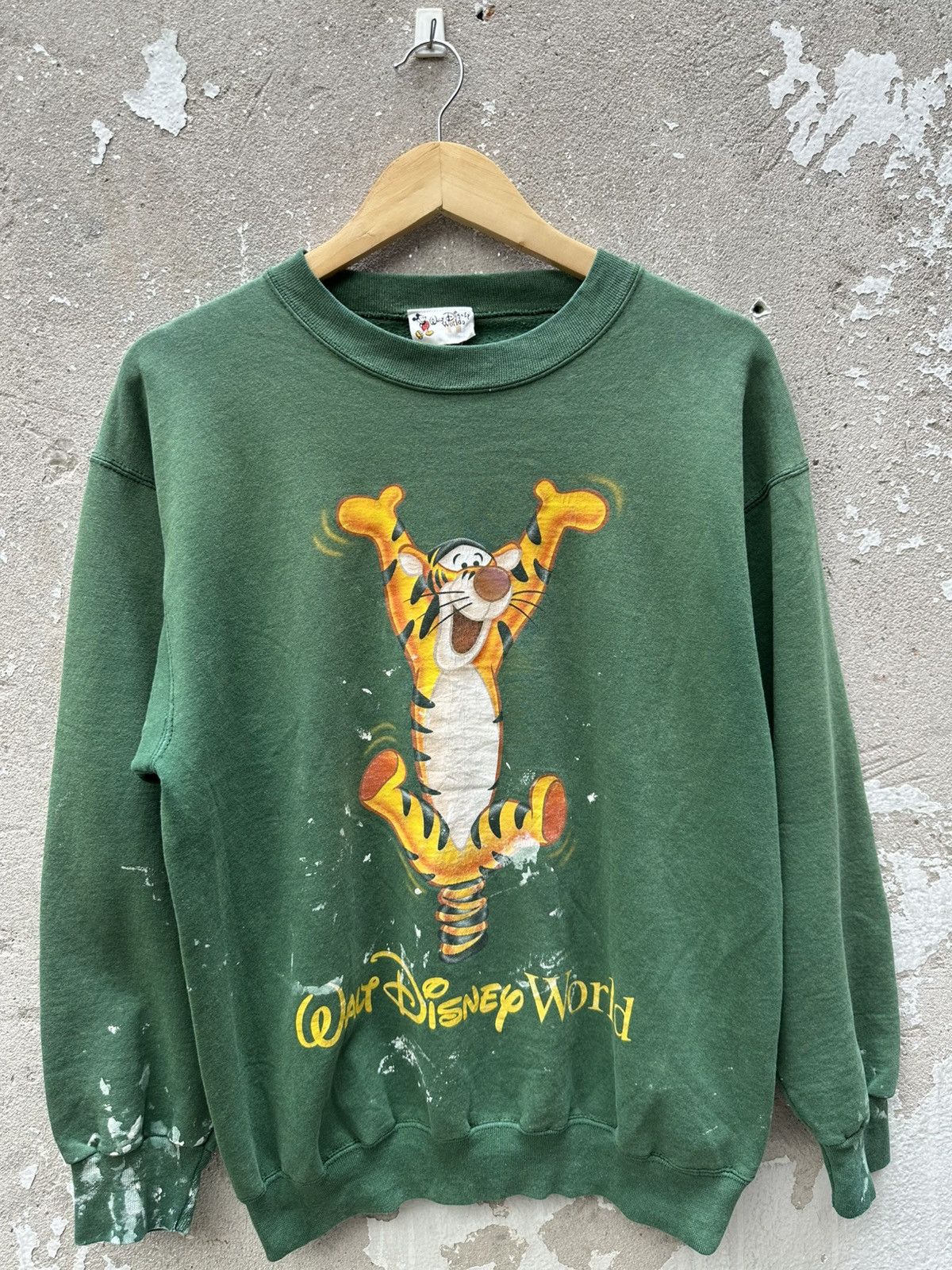 Disney Vintage 90's Disney Tigger Pooh Distrssed Paint Sweatshirt Size US L / EU 52-54 / 3 - 3 Thumbnail
