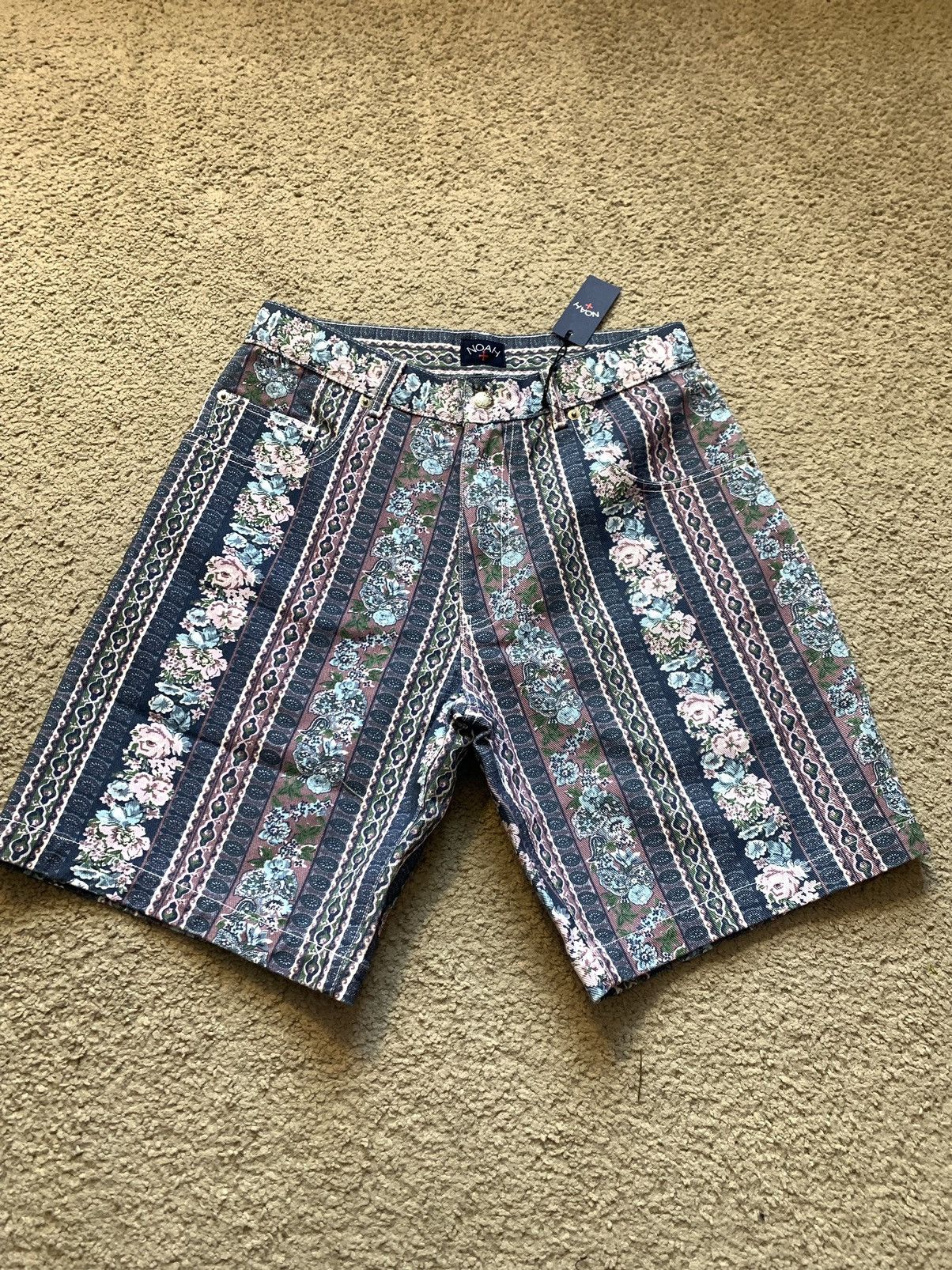 Noah NOAH 90’s STYLE DENIM STRIPED FLORAL SHORTS Size US 30 / EU 46 - 11 Thumbnail