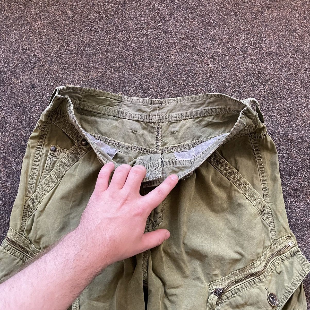 Vintage Y2K Baggy Cargo Shorts Khaki Distressed Parachute Utility 32 Size US 32 / EU 48 - 2 Thumbnail