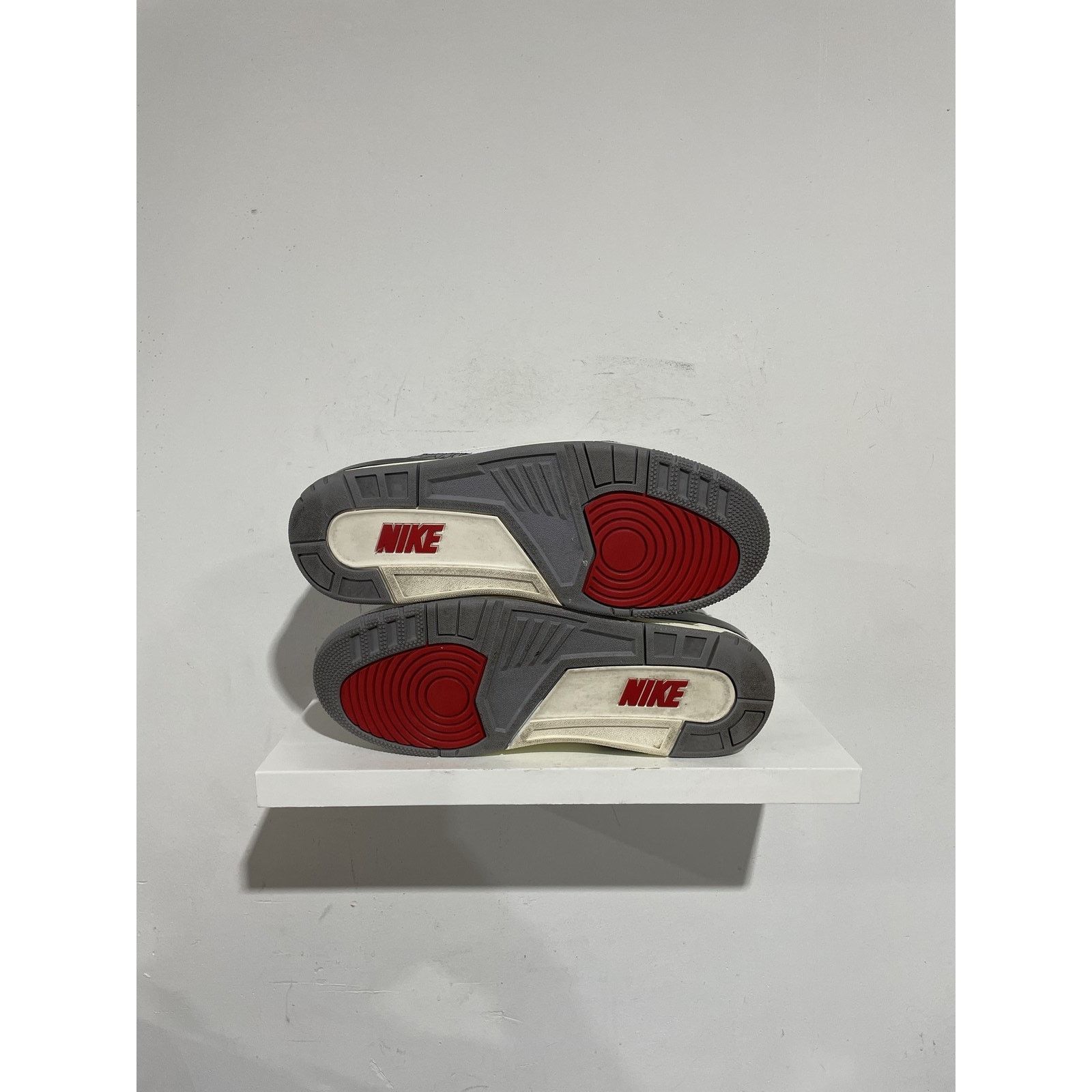 Nike NIKE JORDAN 3 WHITE CEMENT REIMAGINED SIZE 12 PREOWNED Size US 12 / EU 45 - 5 Thumbnail