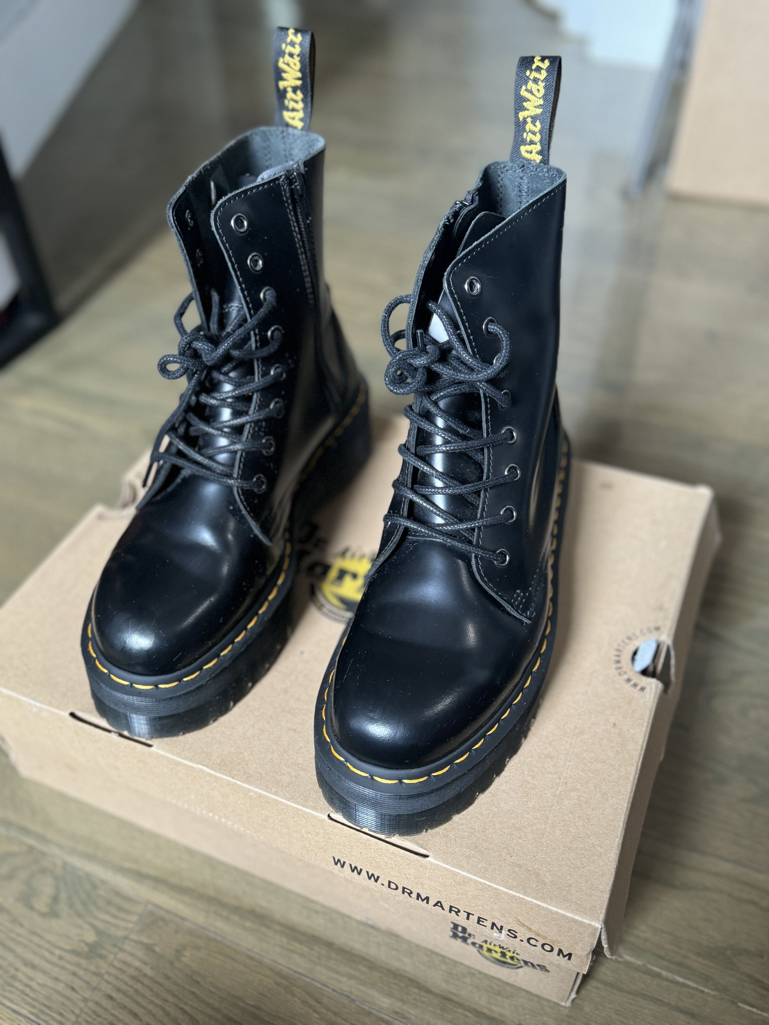 Dr. Martens BOOTS PLATEFORMES JADON EN CUIR SMOOTH Size US 9 / EU 42 - 1 Thumbnail