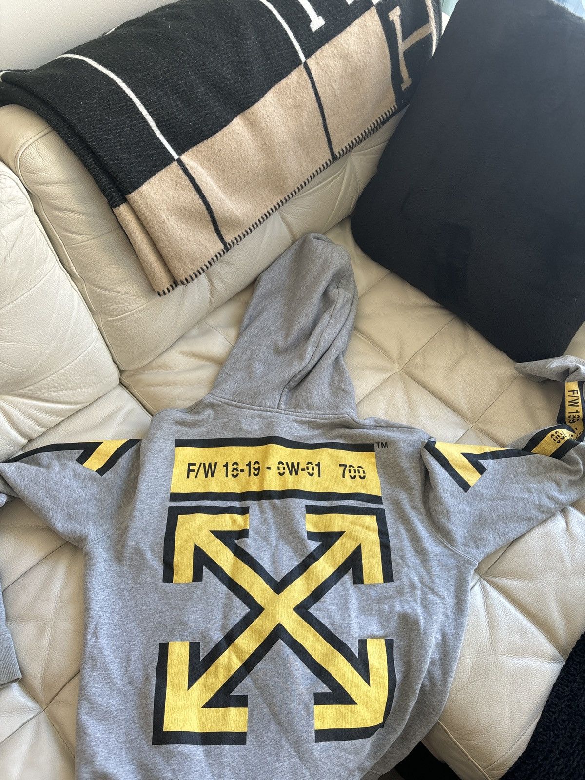 Off-White Off white grey and yellow rare hoodie Size US S / EU 44-46 / 1 - 2 Thumbnail