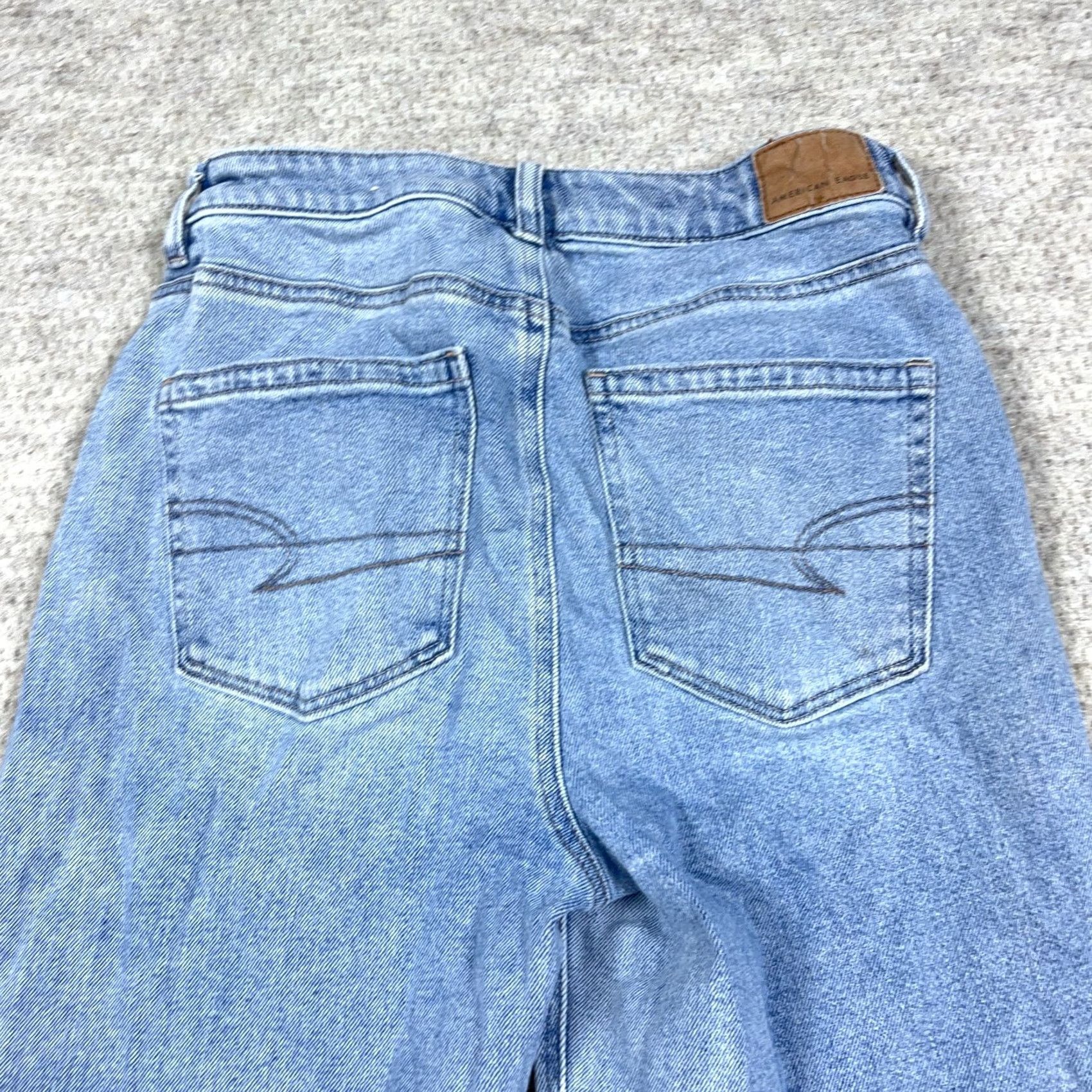 American Eagle Outfitters American Eagle Outfitters Jeans Women 4 Short High Rise Blue 25x25 Mom Denim Distressed 5-Pocket Leather Logo N/A Size 27" / US 4 / IT 40 - 6 Thumbnail