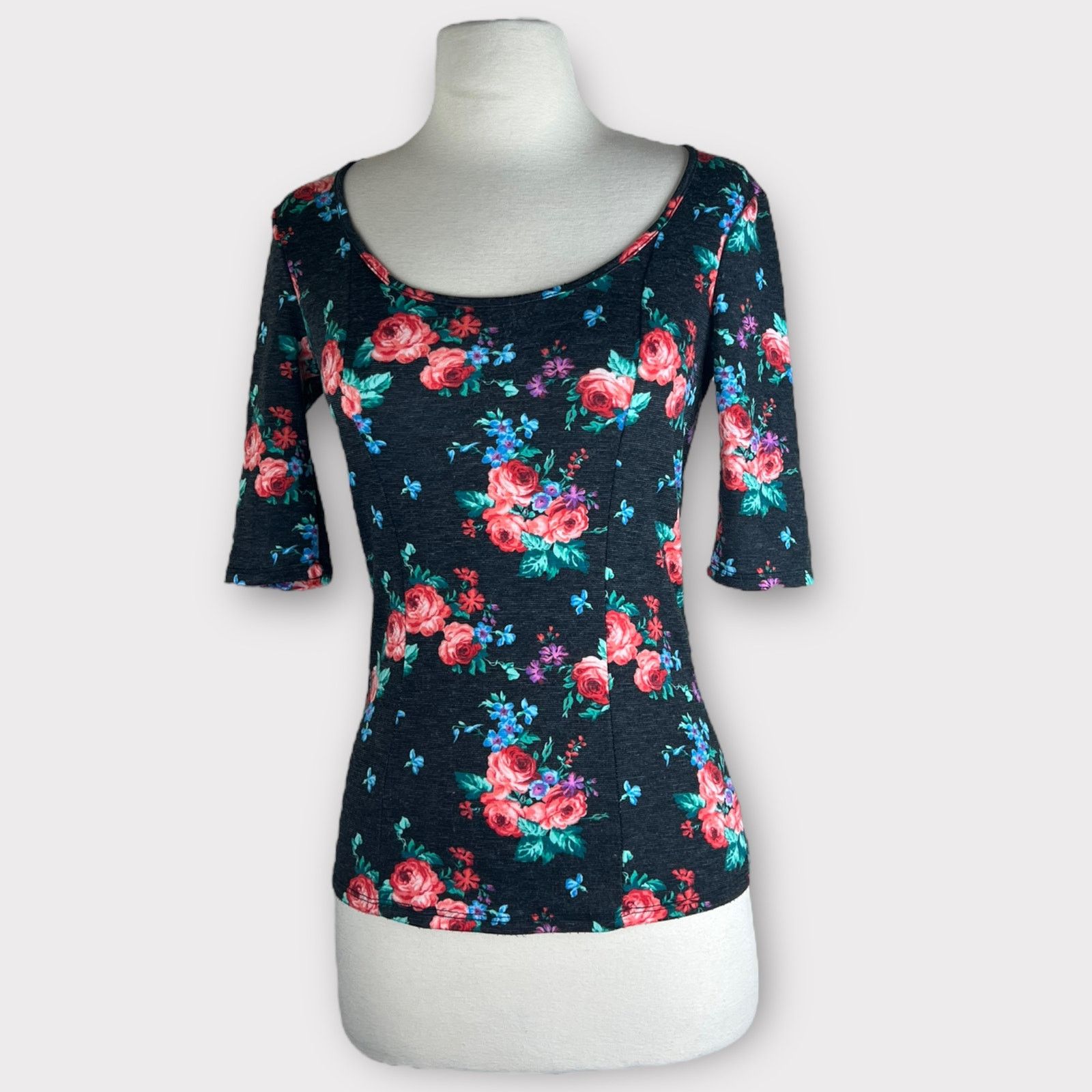Kirra KIRRA | Floral 3/4 Sleeve Exposed Zipper Accent Top Grunge Size M / US 6-8 / IT 42-44 - 1 Thumbnail