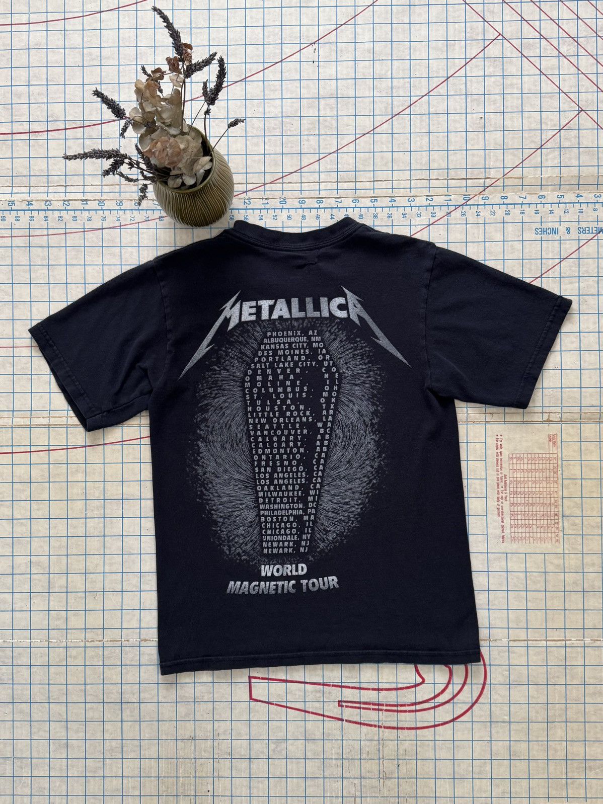Band Tees × Metallica × Vintage Metallica Magnetic World Tour Tee Black Mens Size Small Size US S / EU 44-46 / 1 - 5 Thumbnail