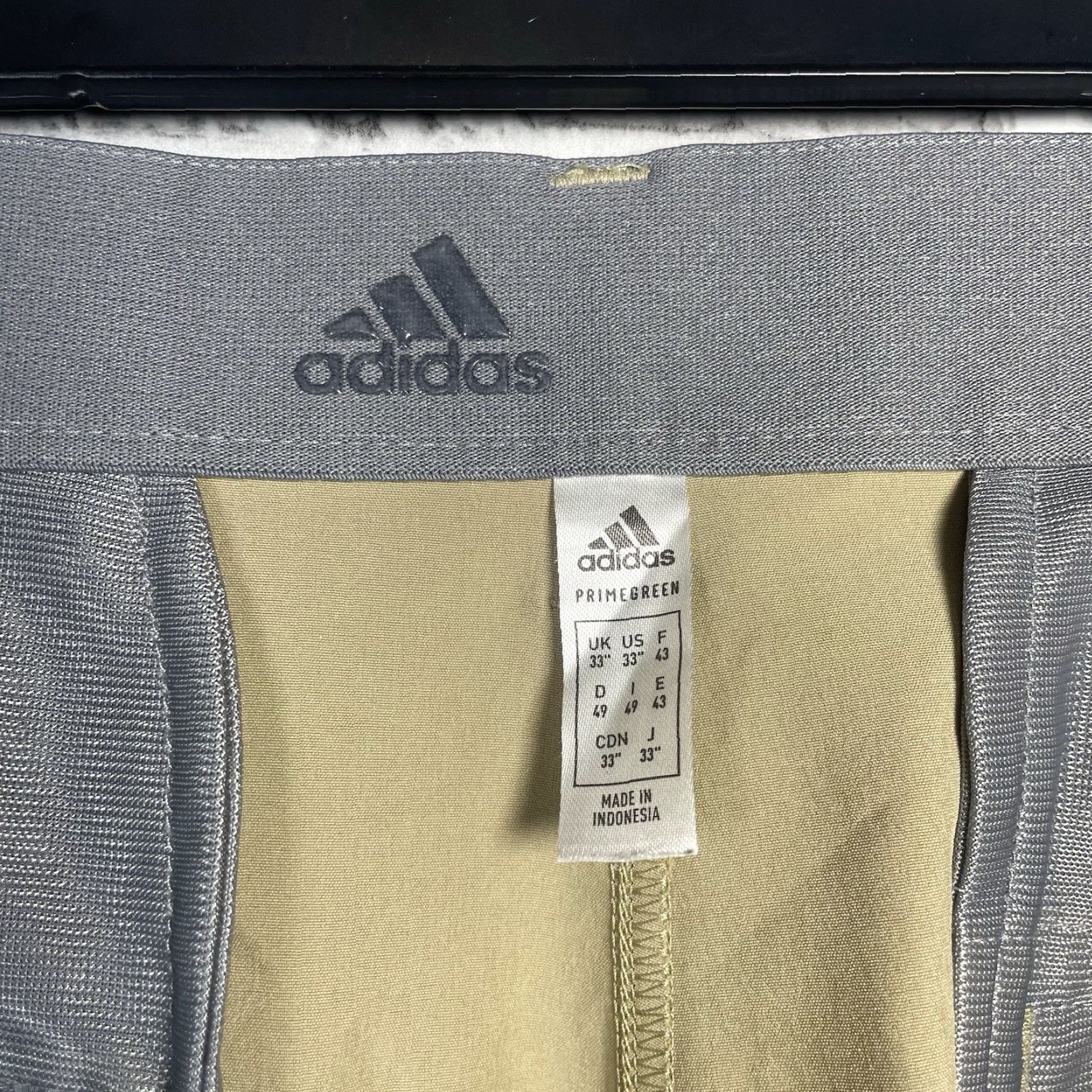 Adidas VINTAGE Adidas Golf Shorts Mens Size 33 Beige Regular Fit Size US 33 - 5 Thumbnail