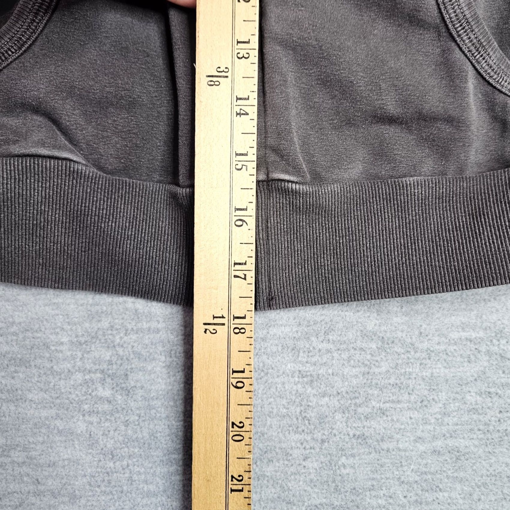 SKIMS Skims Gray Cropped Zip Up Jacket Women's M Activewear USA Pullover Winter Spring Summer Fall Raglan Sleeve Logo Granted? Size M / US 6-8 / IT 42-44 - 4 Thumbnail