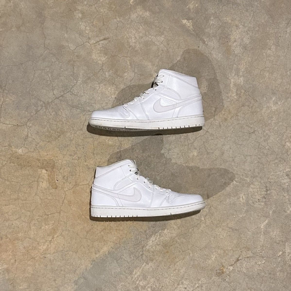 Jordan Brand × Nike Air Jordan 1 Retro Mid Triple White Cool Grey 2014 US 10.5 Size US 10.5 / EU 43-44 - 2 Thumbnail