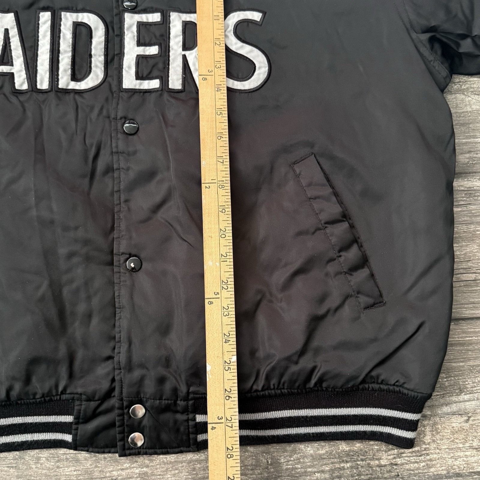 NFL VTG LOS ANGELES RAIDERS BLACK SATIN FOOTBALL NFL GAME DAY JA Size US L / EU 52-54 / 3 - 5 Thumbnail