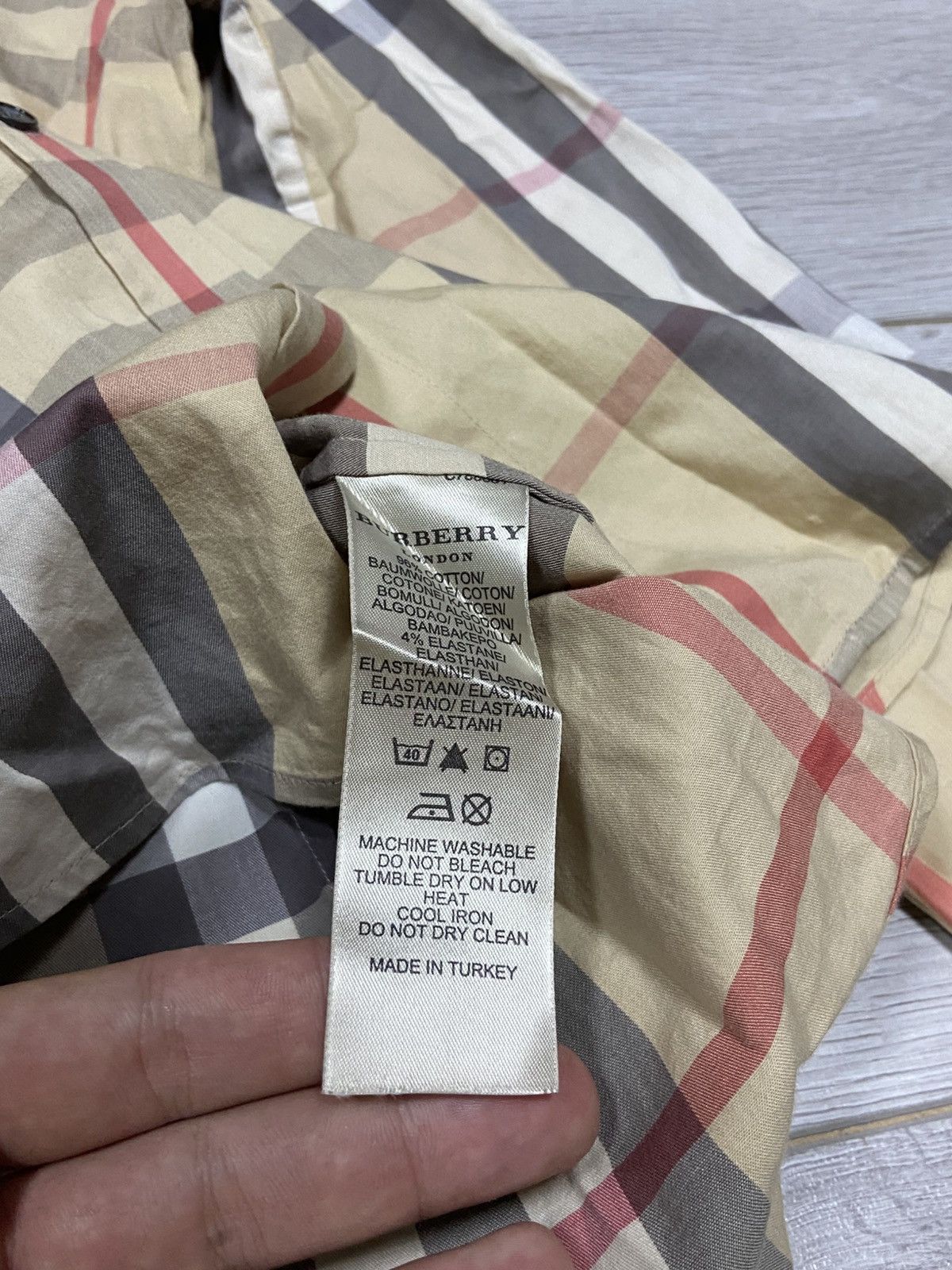 Burberry Burberry over check London shirt nova buttons up Size S / US 4 / IT 40 - 5 Thumbnail
