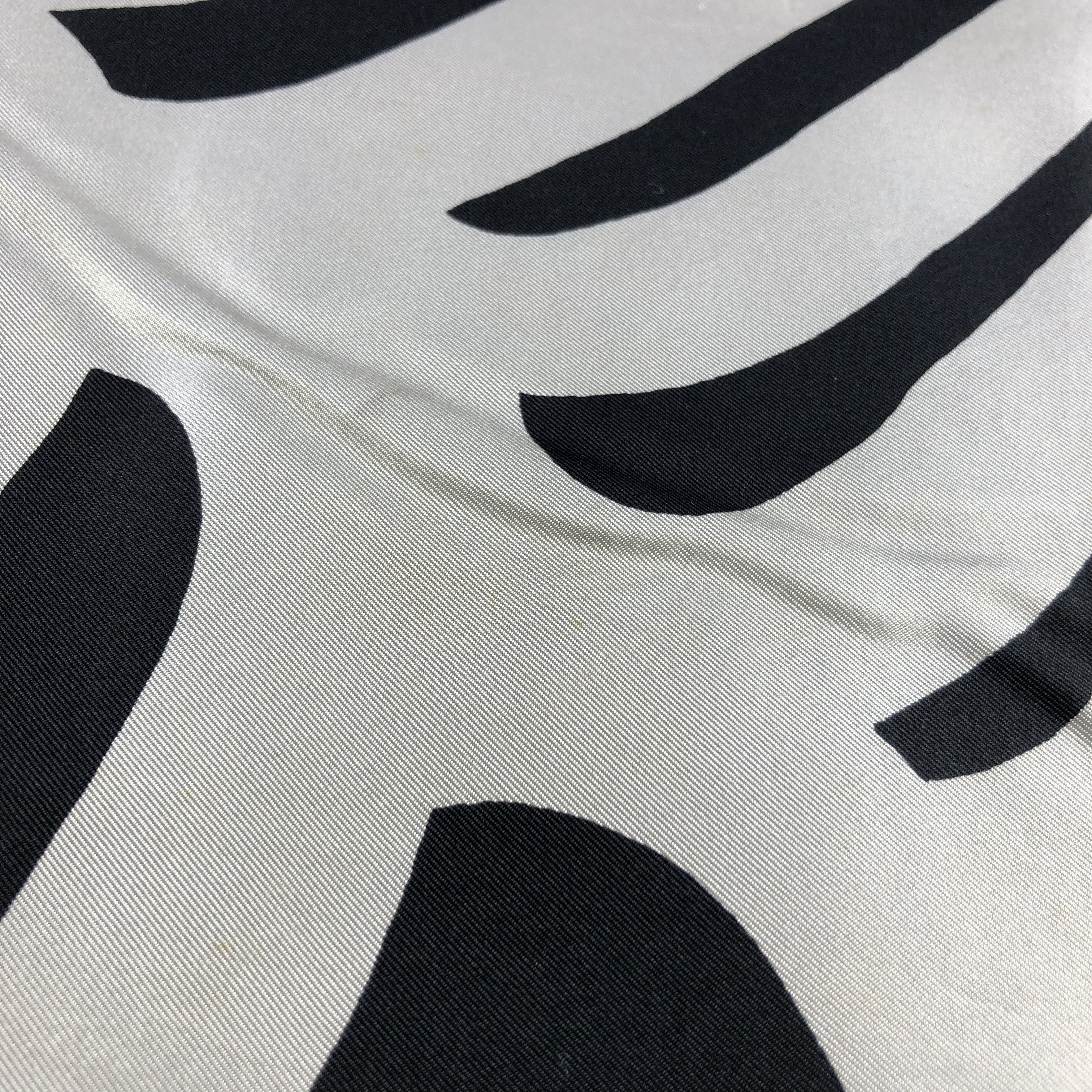 Japanese Brand Luxury Abstract Hand Rolled Silk Scarf M1084 Size ONE SIZE - 7 Thumbnail